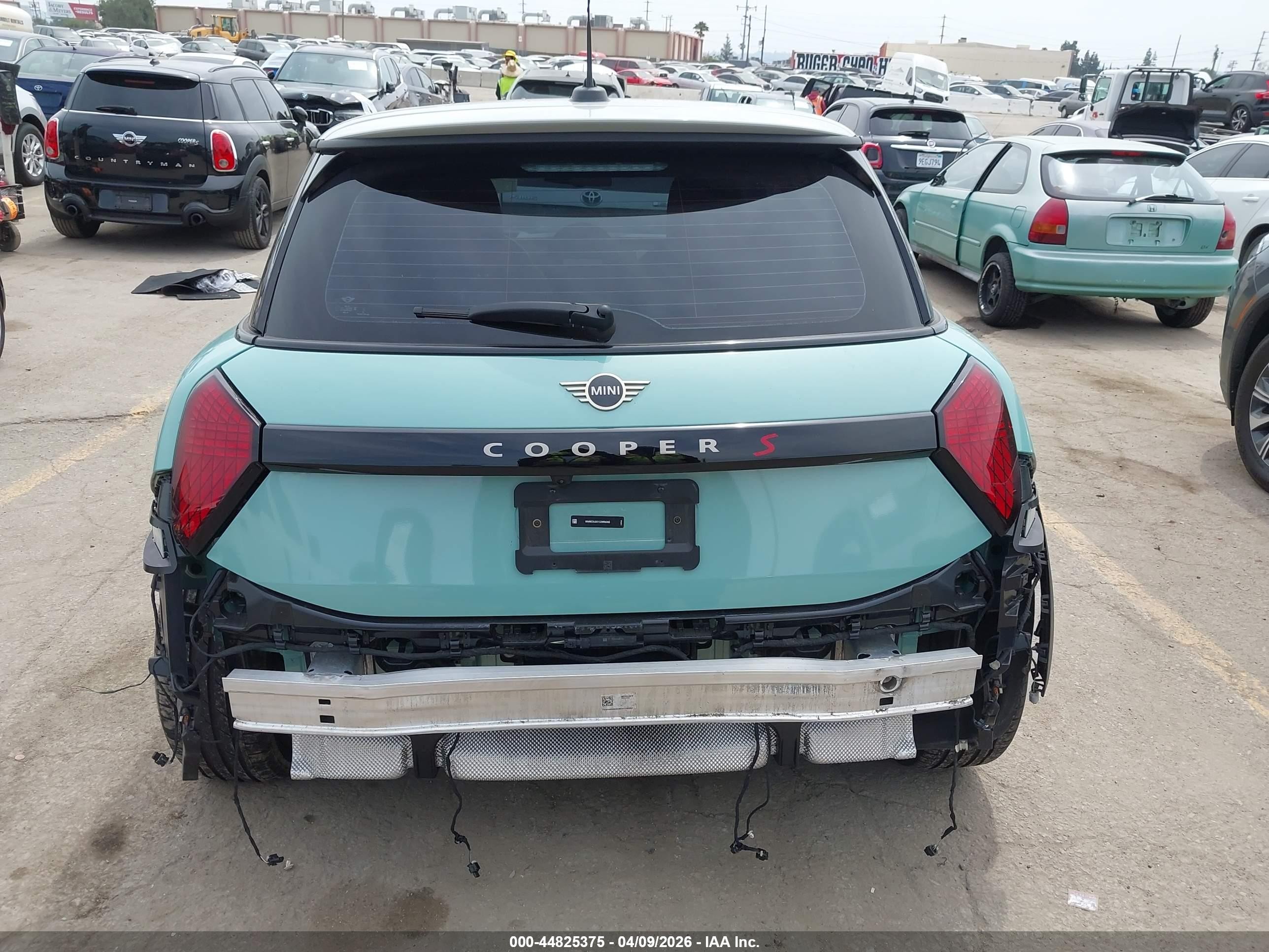 2025 Mini Hardtop Cooper S Green vin: WMW23GD01S2W96066