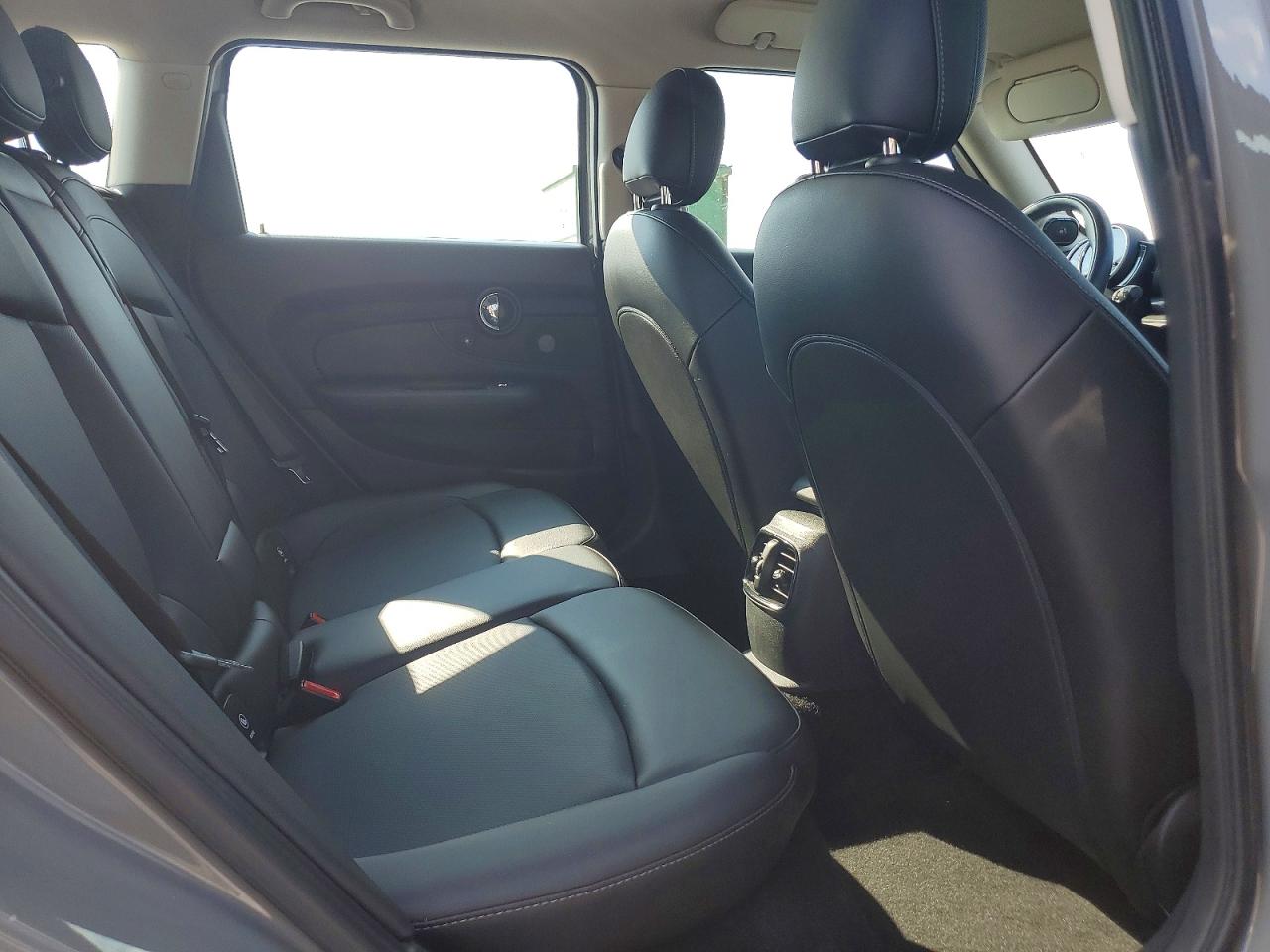2019 Mini Cooper Clubman Gray vin: WMWLN5C51K2E34809