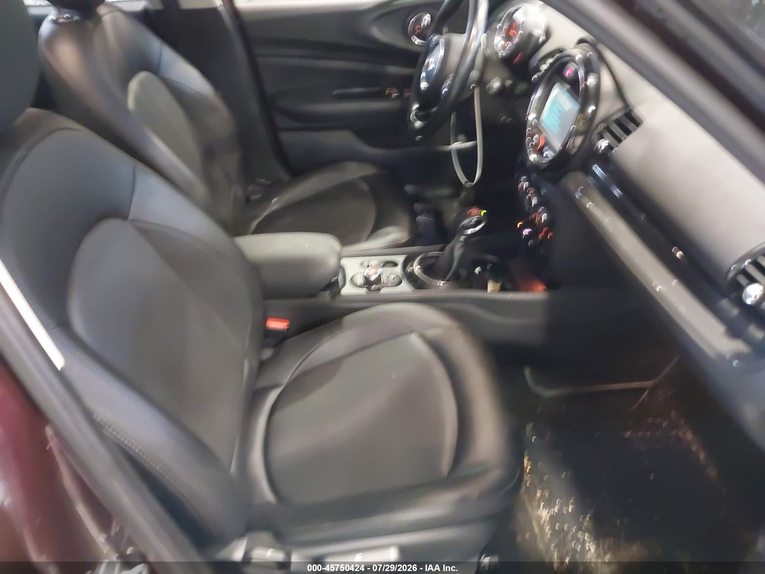 2016 Mini Clubman Cooper Maroon vin: WMWLN5C57G2E29590