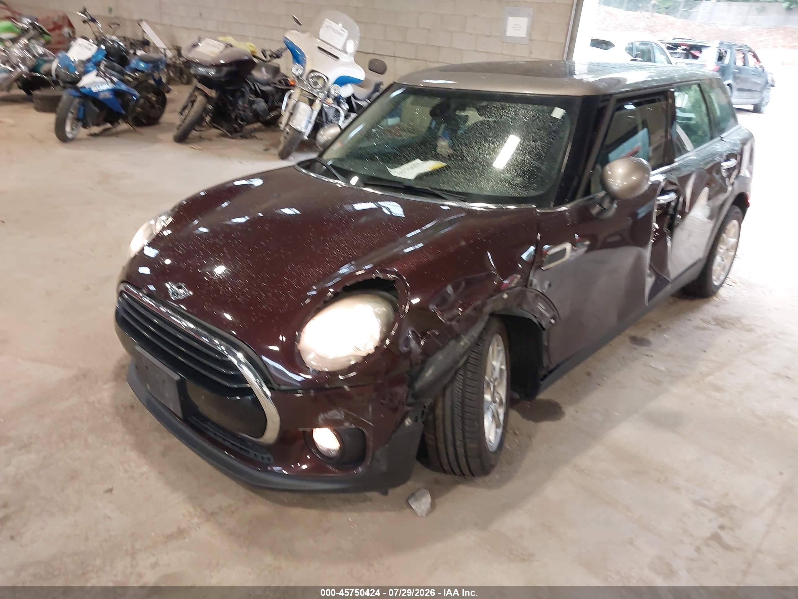2016 Mini Clubman Cooper Maroon vin: WMWLN5C57G2E29590