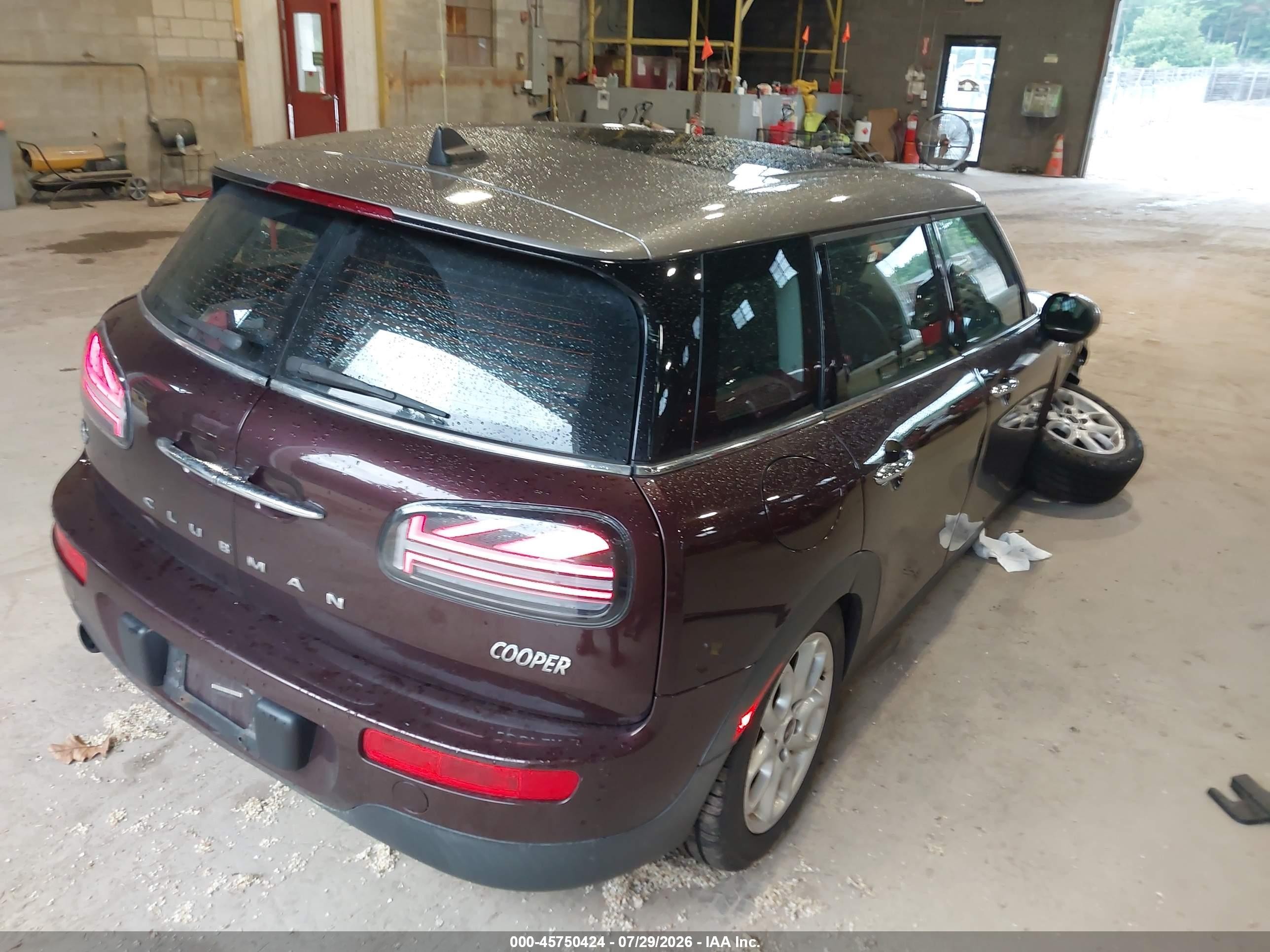 2016 Mini Clubman Cooper Maroon vin: WMWLN5C57G2E29590