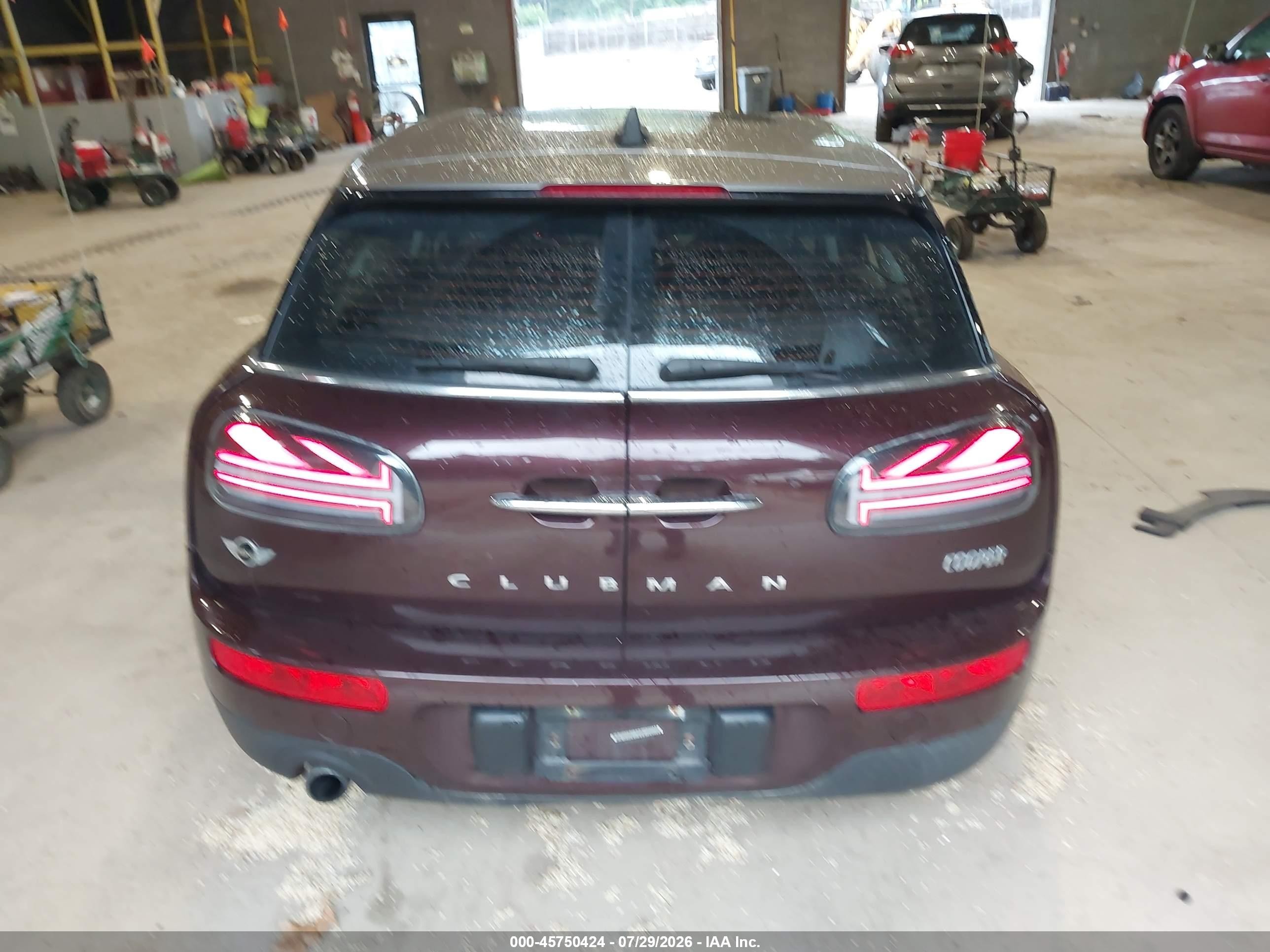 2016 Mini Clubman Cooper Maroon vin: WMWLN5C57G2E29590