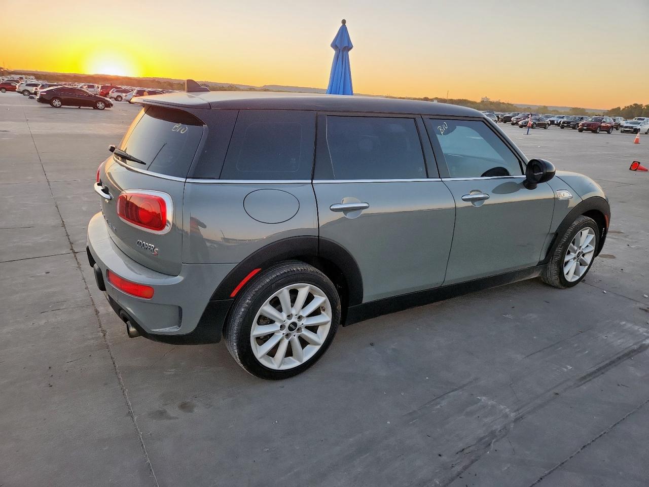 2017 Mini Cooper S Clubman Серый vin: WMWLN9C3XH2E50439