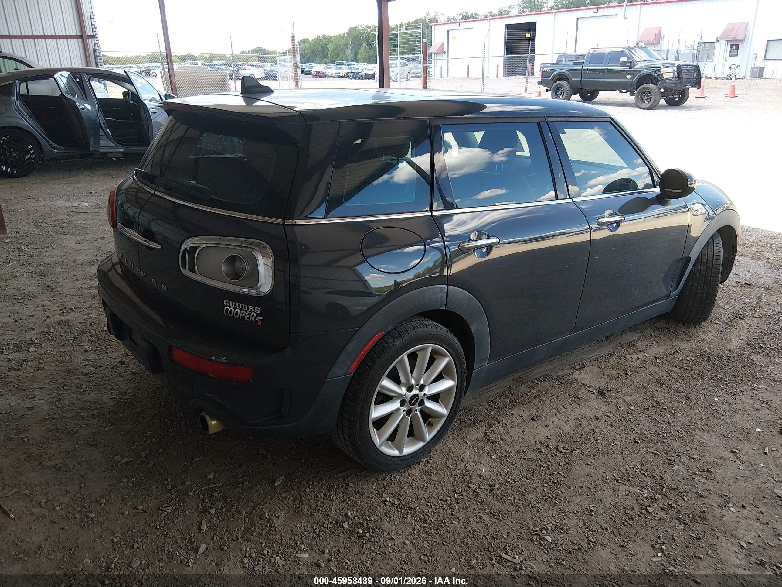 2016 Mini Clubman Cooper S Gray vin: WMWLN9C54G2E16092