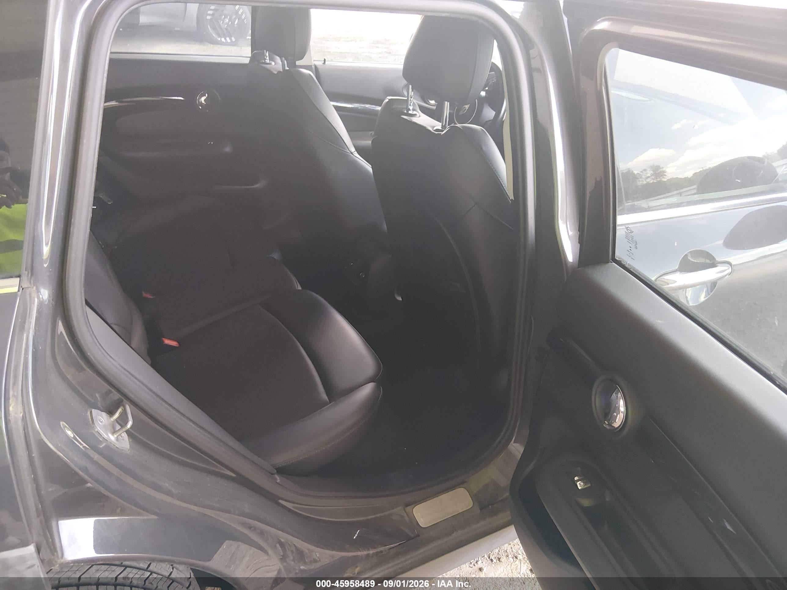 2016 Mini Clubman Cooper S Gray vin: WMWLN9C54G2E16092