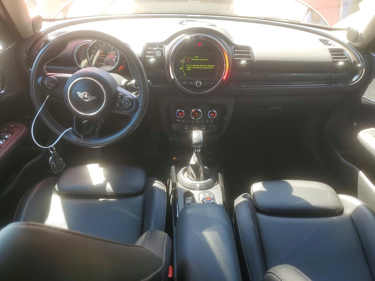 2016 Mini Cooper S Clubman Red vin: WMWLN9C57G2E47756
