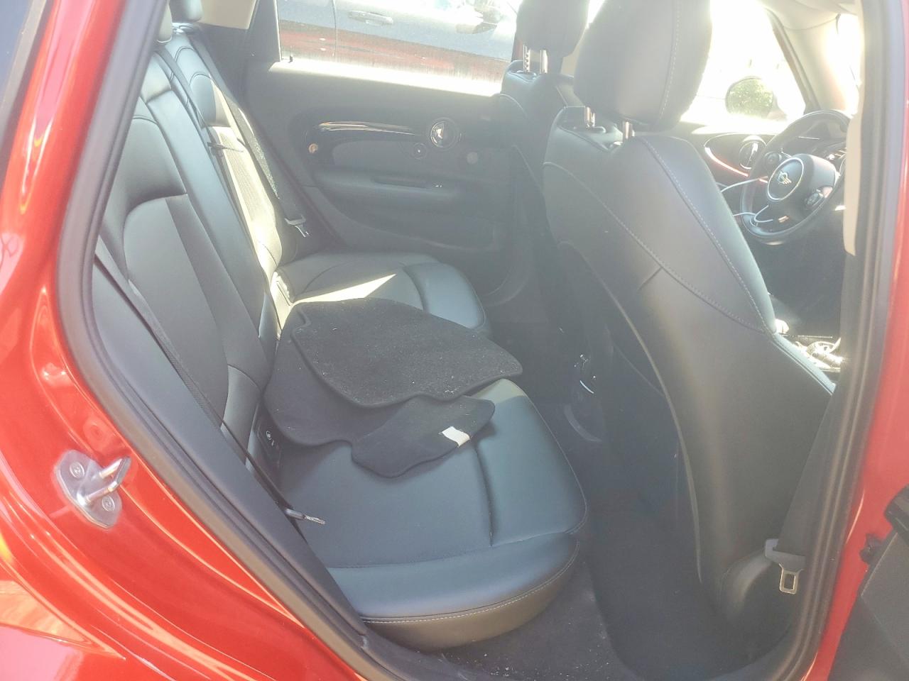 2016 Mini Cooper S Clubman Red vin: WMWLN9C57G2E47756