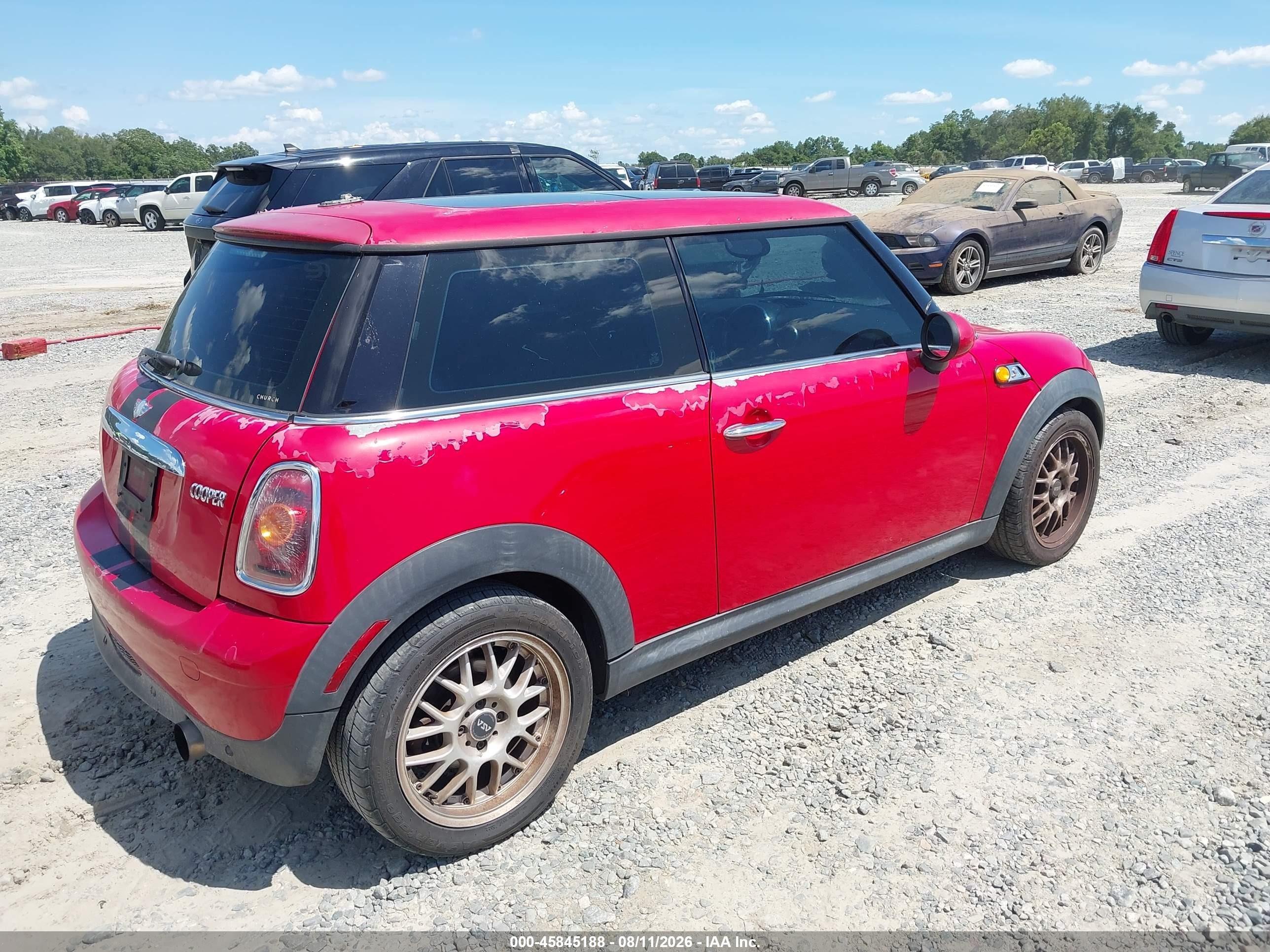 2009 Mini Cooper   Red vin: WMWMF33509TT69698