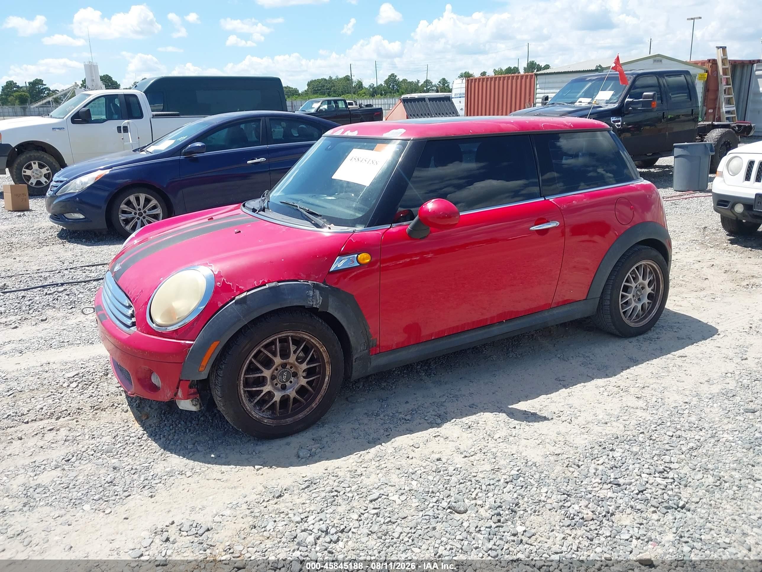 2009 Mini Cooper   Red vin: WMWMF33509TT69698
