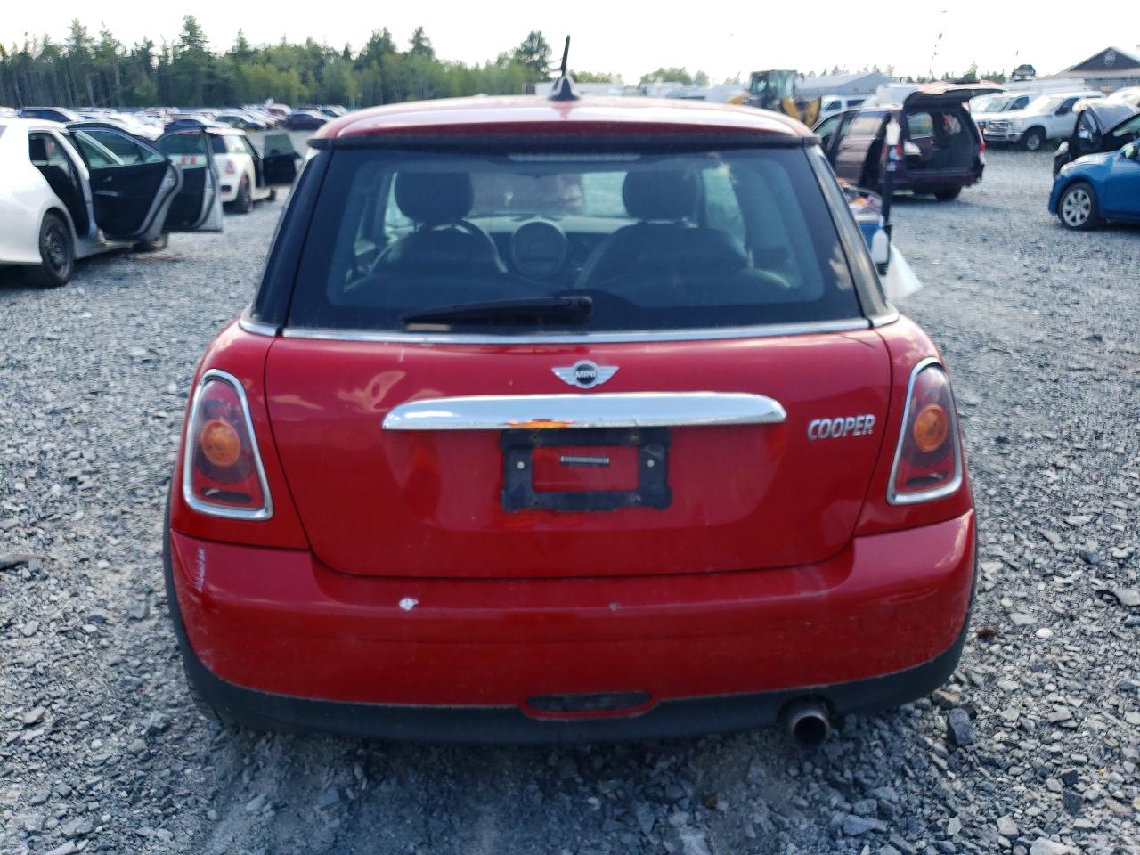 2009 Mini Cooper Base Red vin: WMWMF33519TU69941