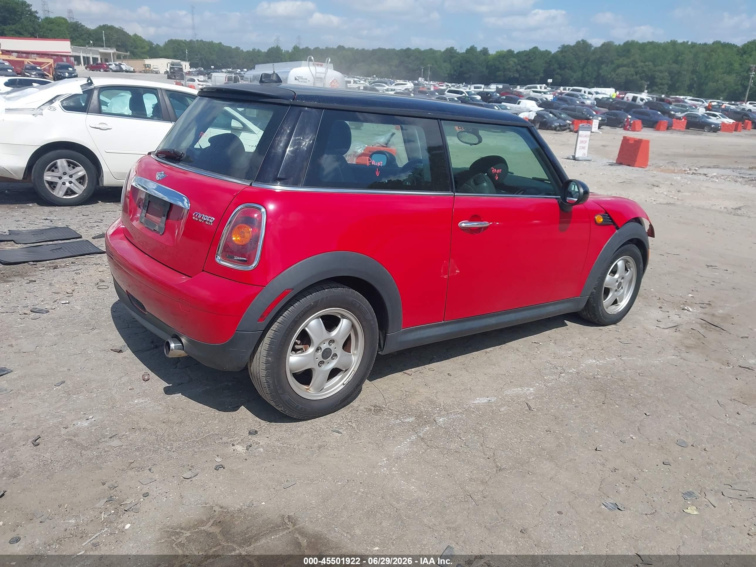 2009 Mini Cooper   Red vin: WMWMF33519TW72876