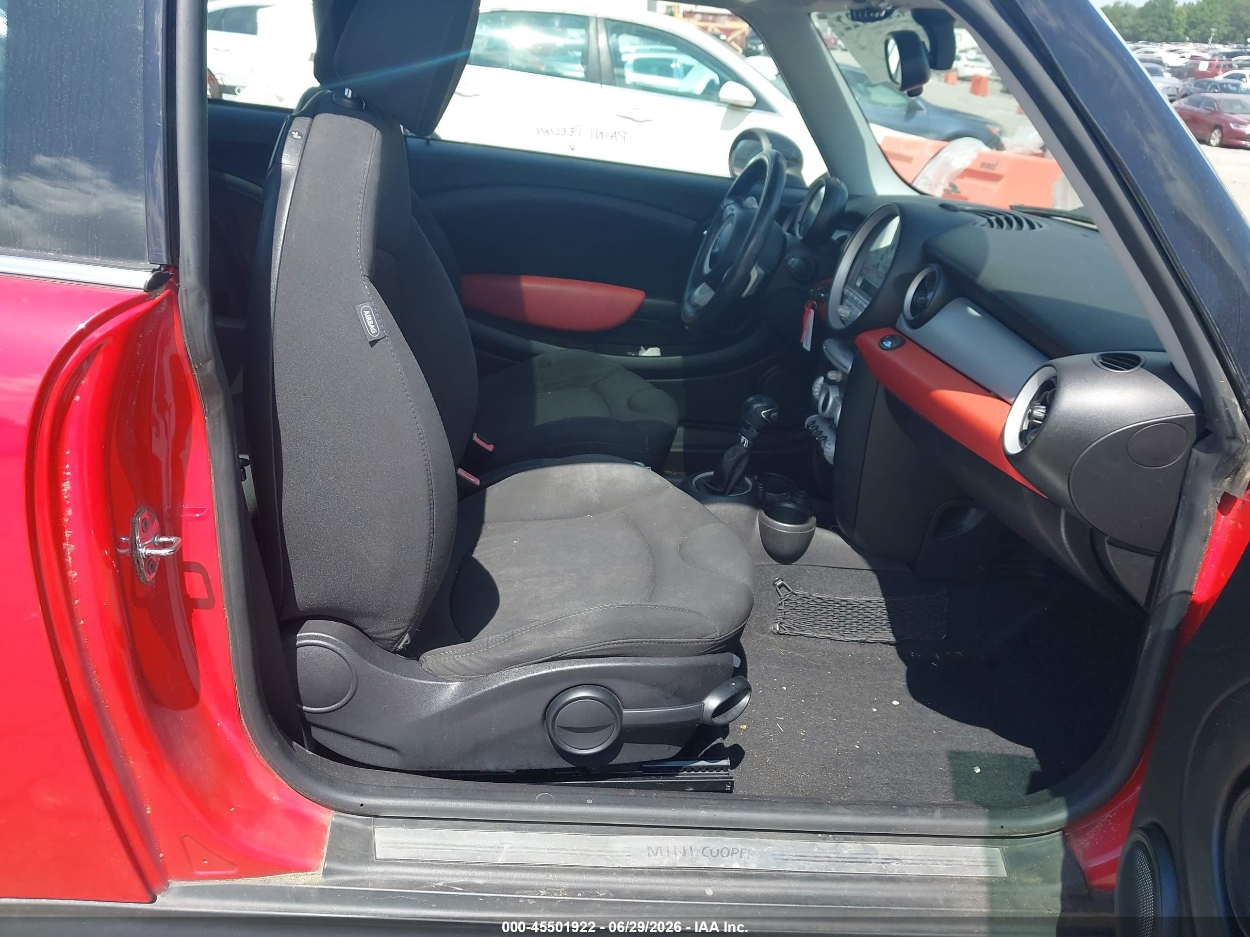 2009 Mini Cooper   Red vin: WMWMF33519TW72876