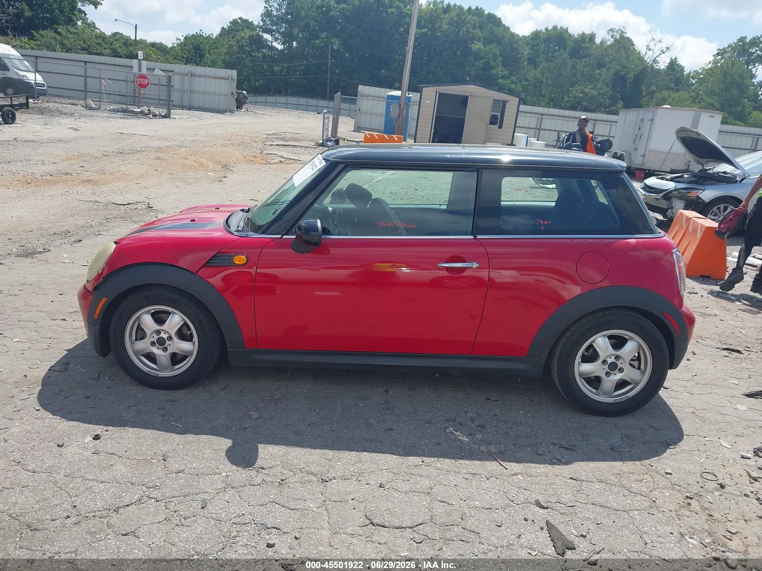 2009 Mini Cooper   Red vin: WMWMF33519TW72876