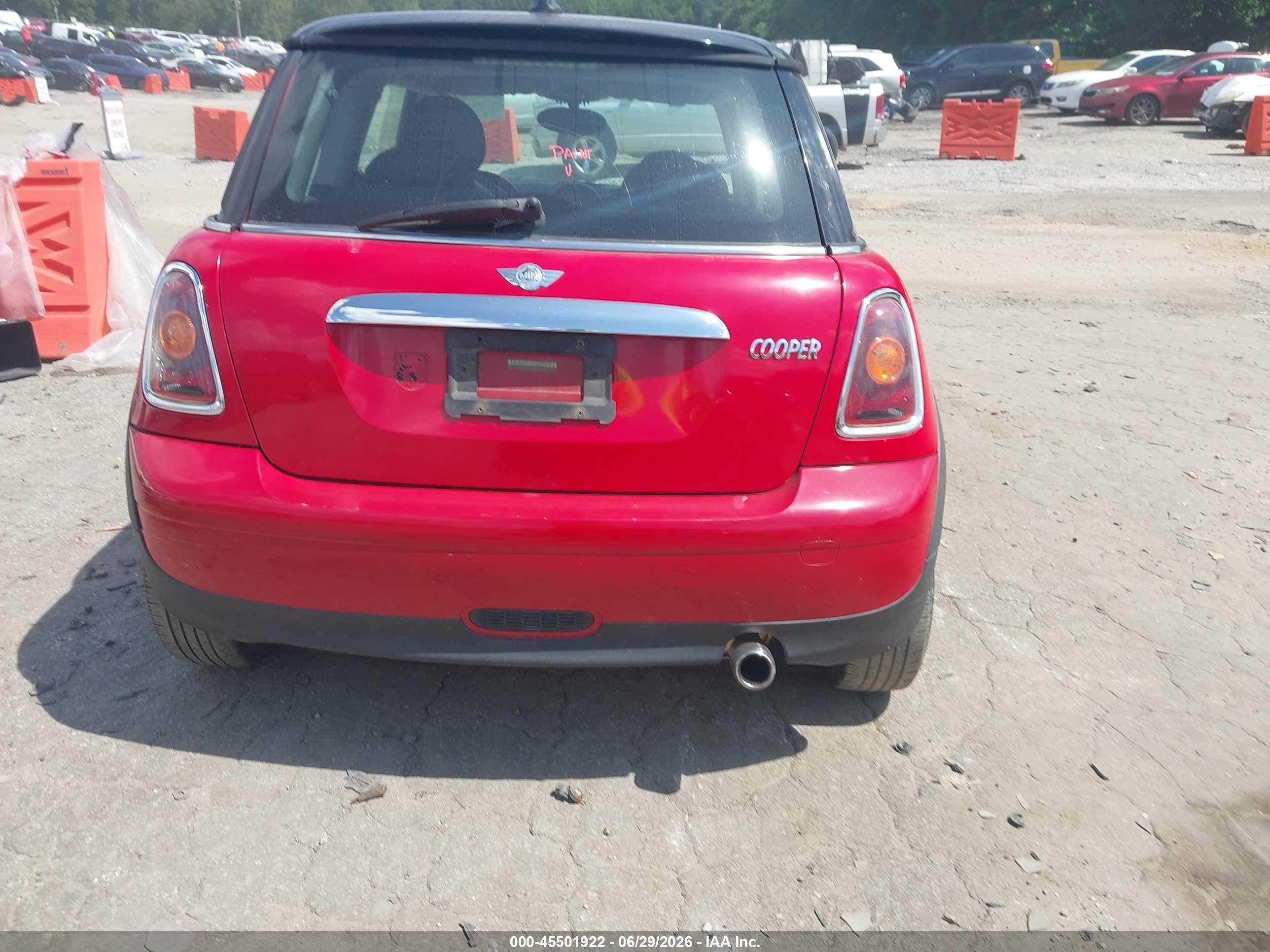 2009 Mini Cooper   Red vin: WMWMF33519TW72876