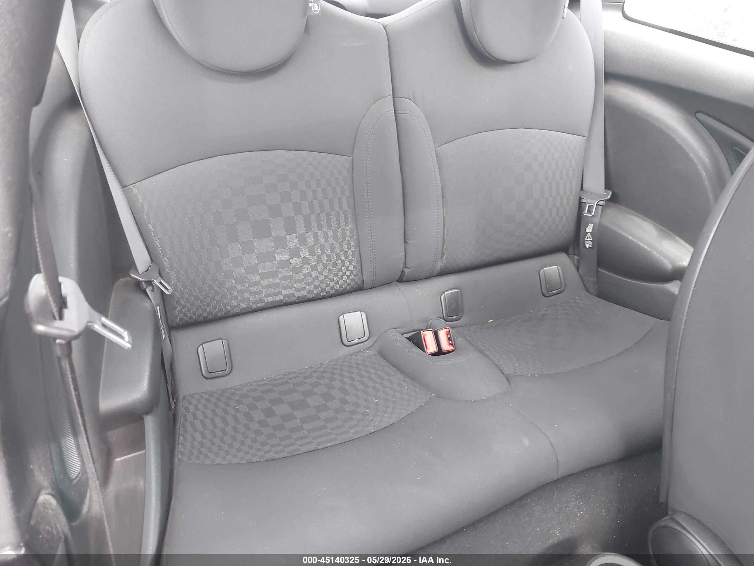 2009 Mini Cooper   White vin: WMWMF33519TW75891