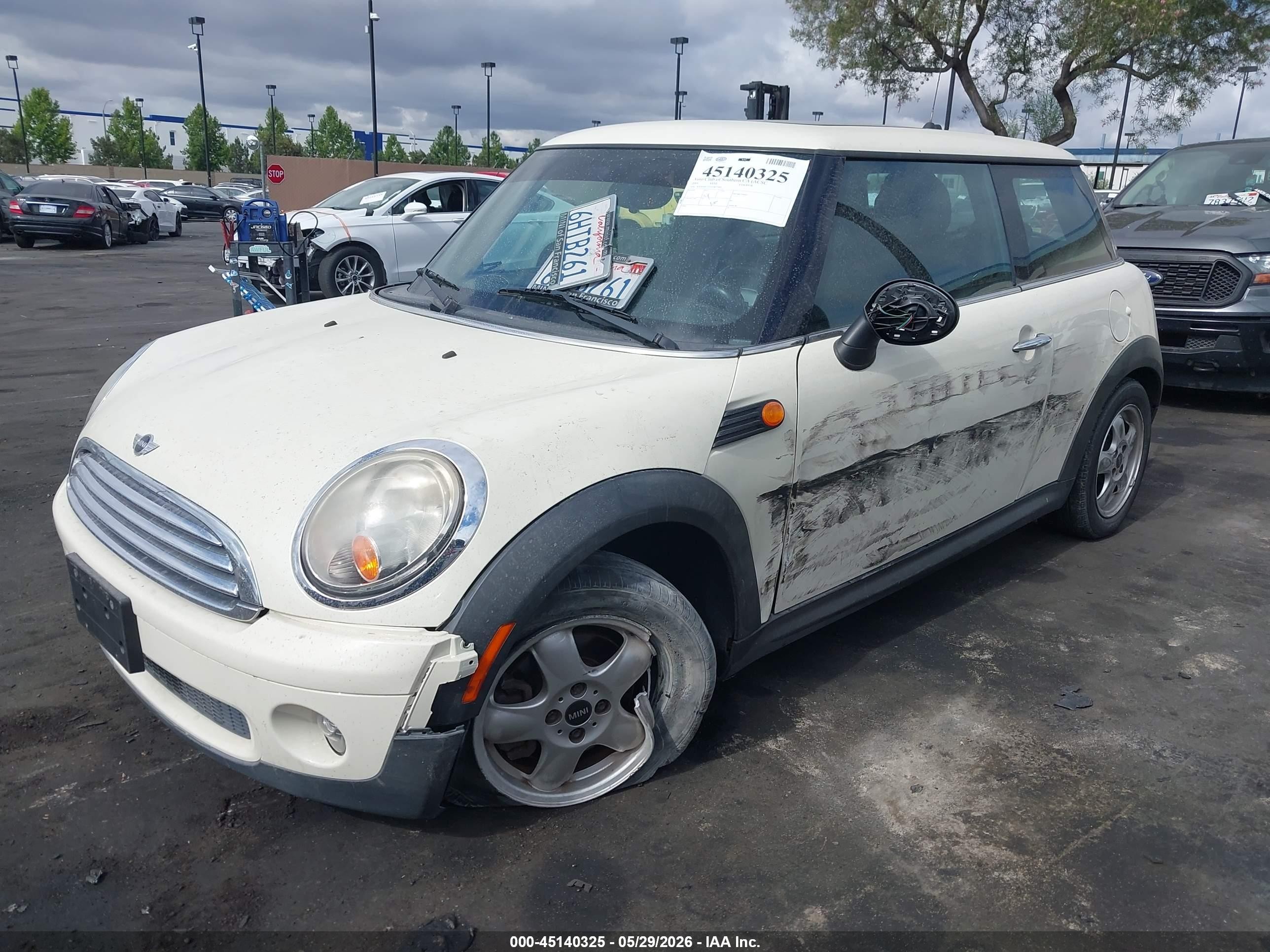2009 Mini Cooper   White vin: WMWMF33519TW75891