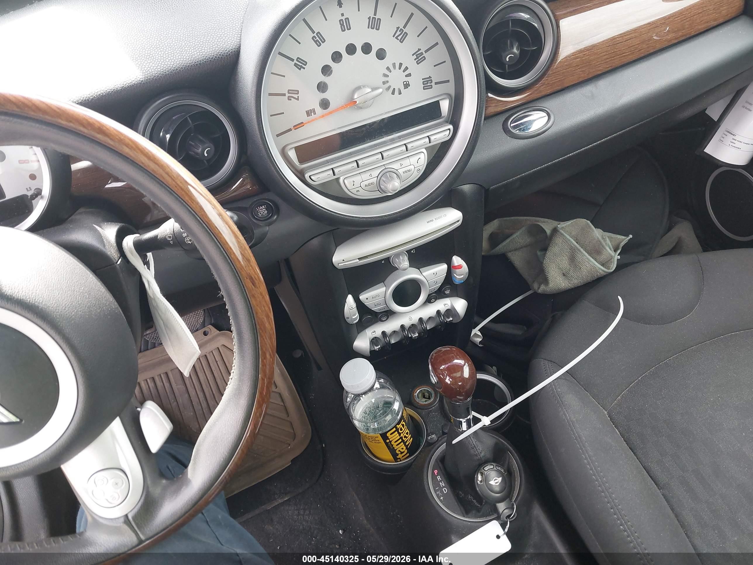 2009 Mini Cooper   White vin: WMWMF33519TW75891