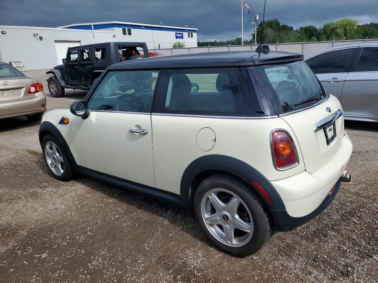 2009 Mini Cooper White vin: WMWMF33529TT69735