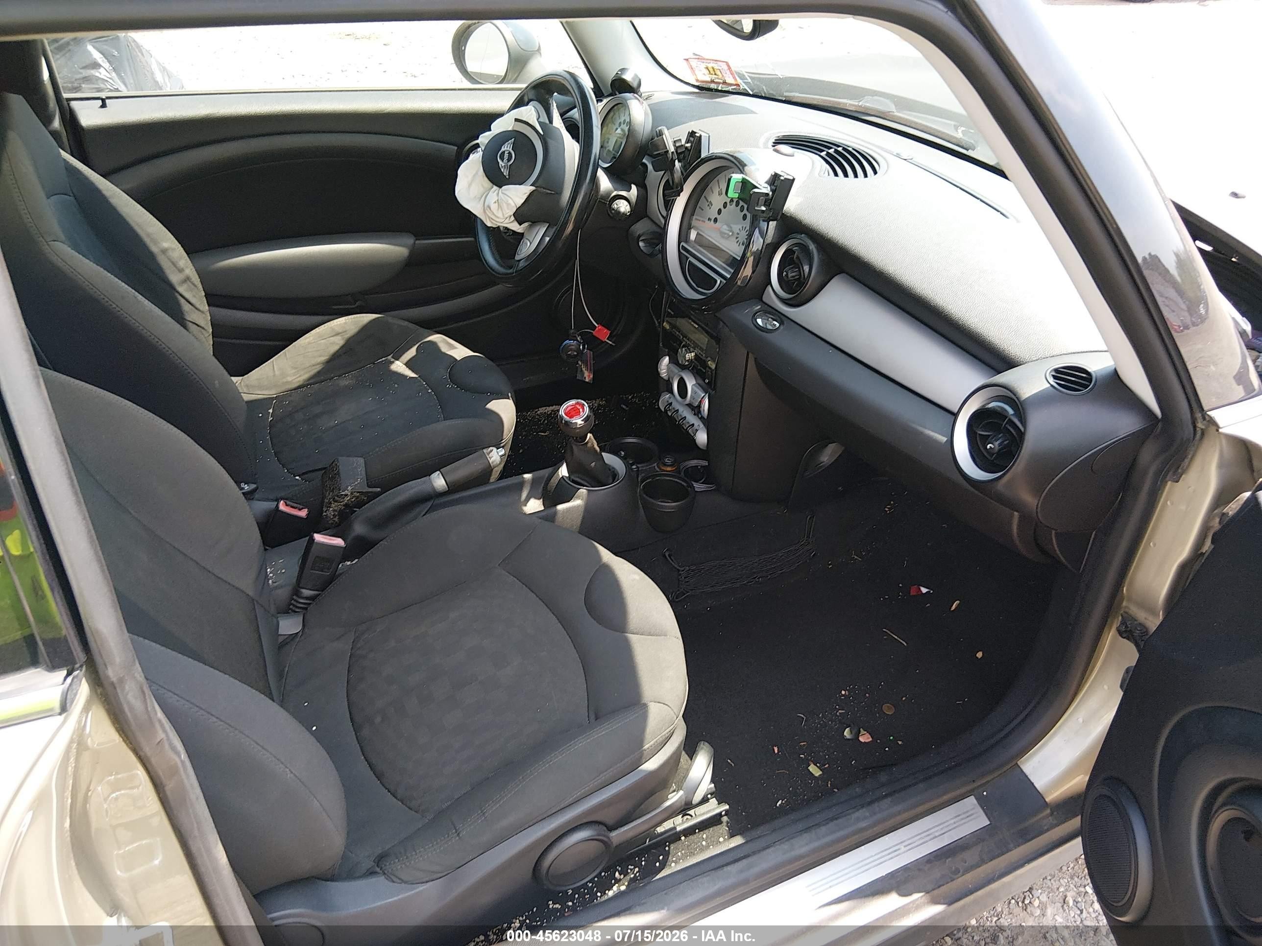 2009 Mini Cooper   Gold vin: WMWMF33529TU71388