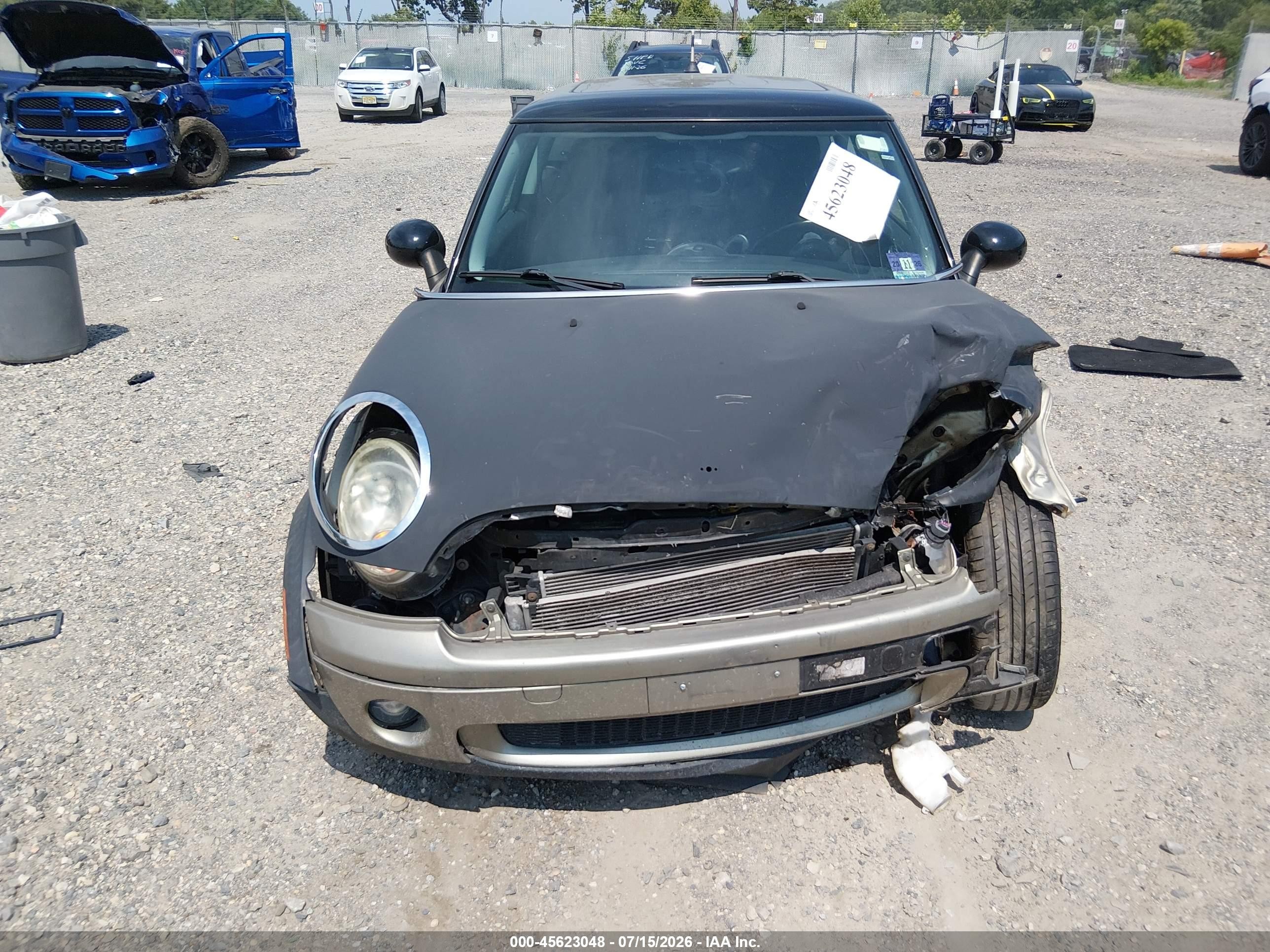 2009 Mini Cooper   Gold vin: WMWMF33529TU71388