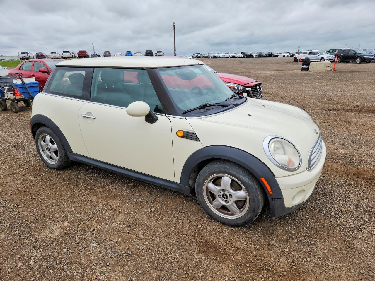 2009 Mini Cooper White vin: WMWMF33529TU74906