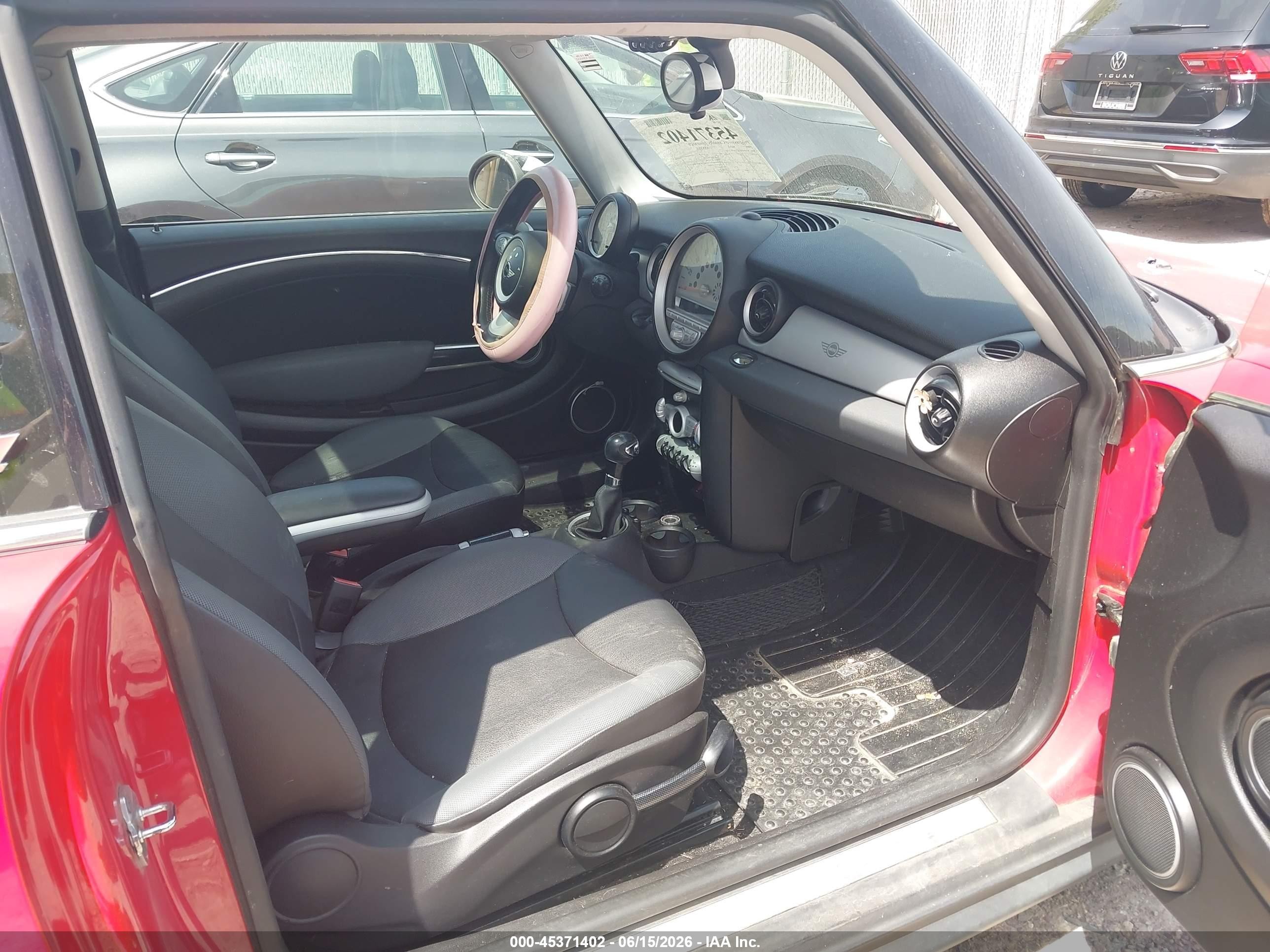 2009 Mini Cooper   Red vin: WMWMF33529TW72790