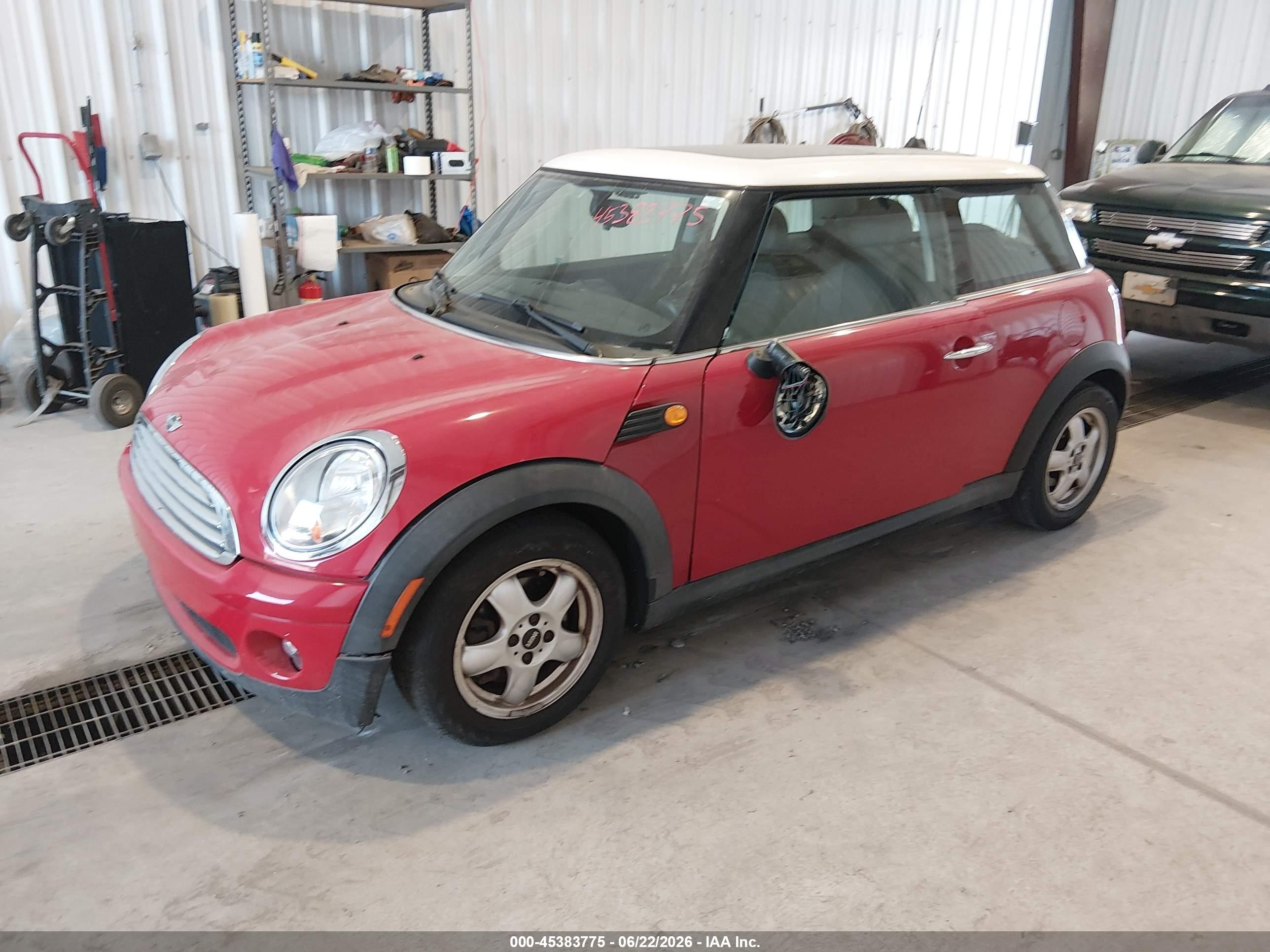 2007 Mini Cooper   Red vin: WMWMF33537TT58854