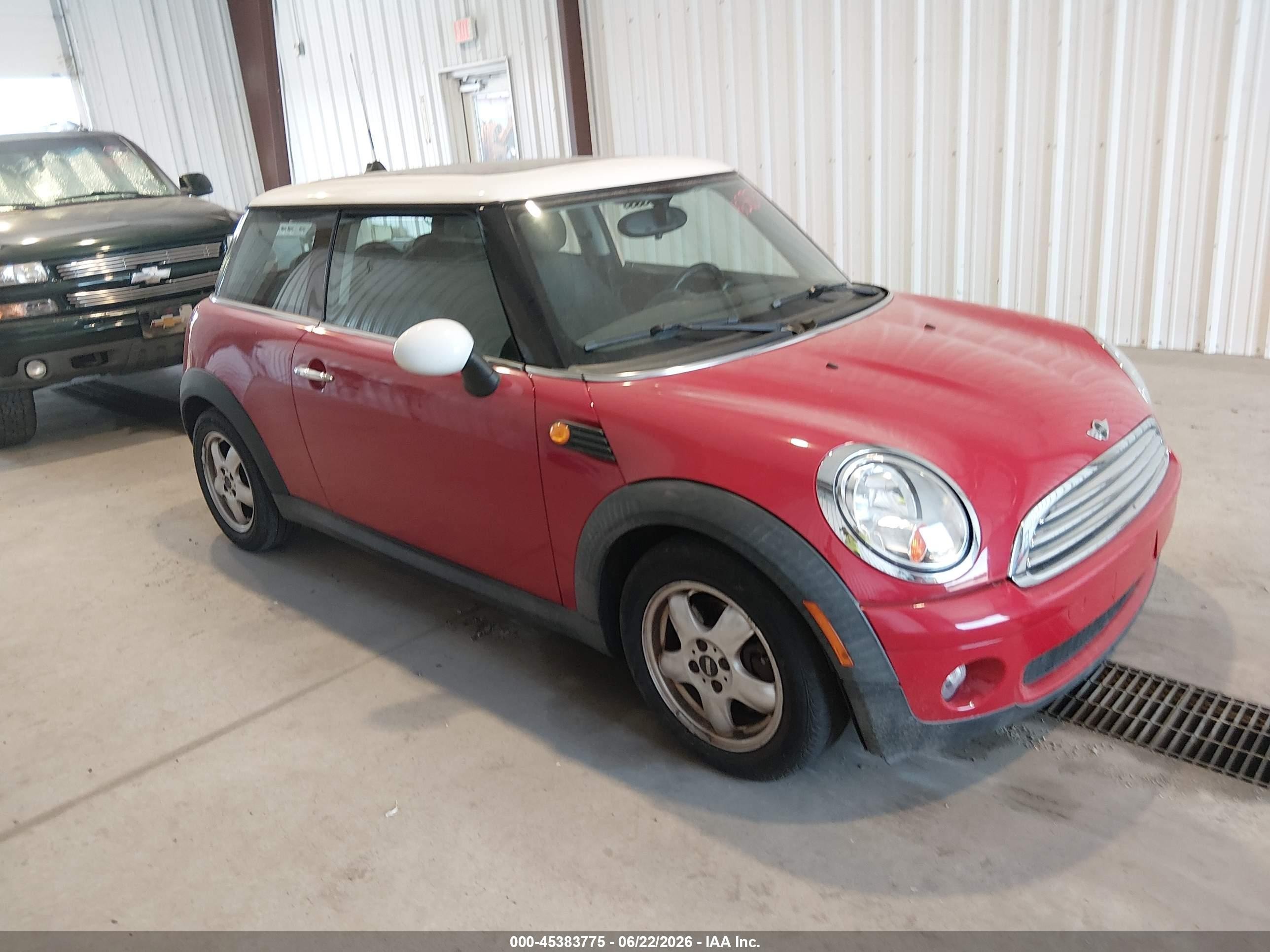 2007 Mini Cooper   Red vin: WMWMF33537TT58854