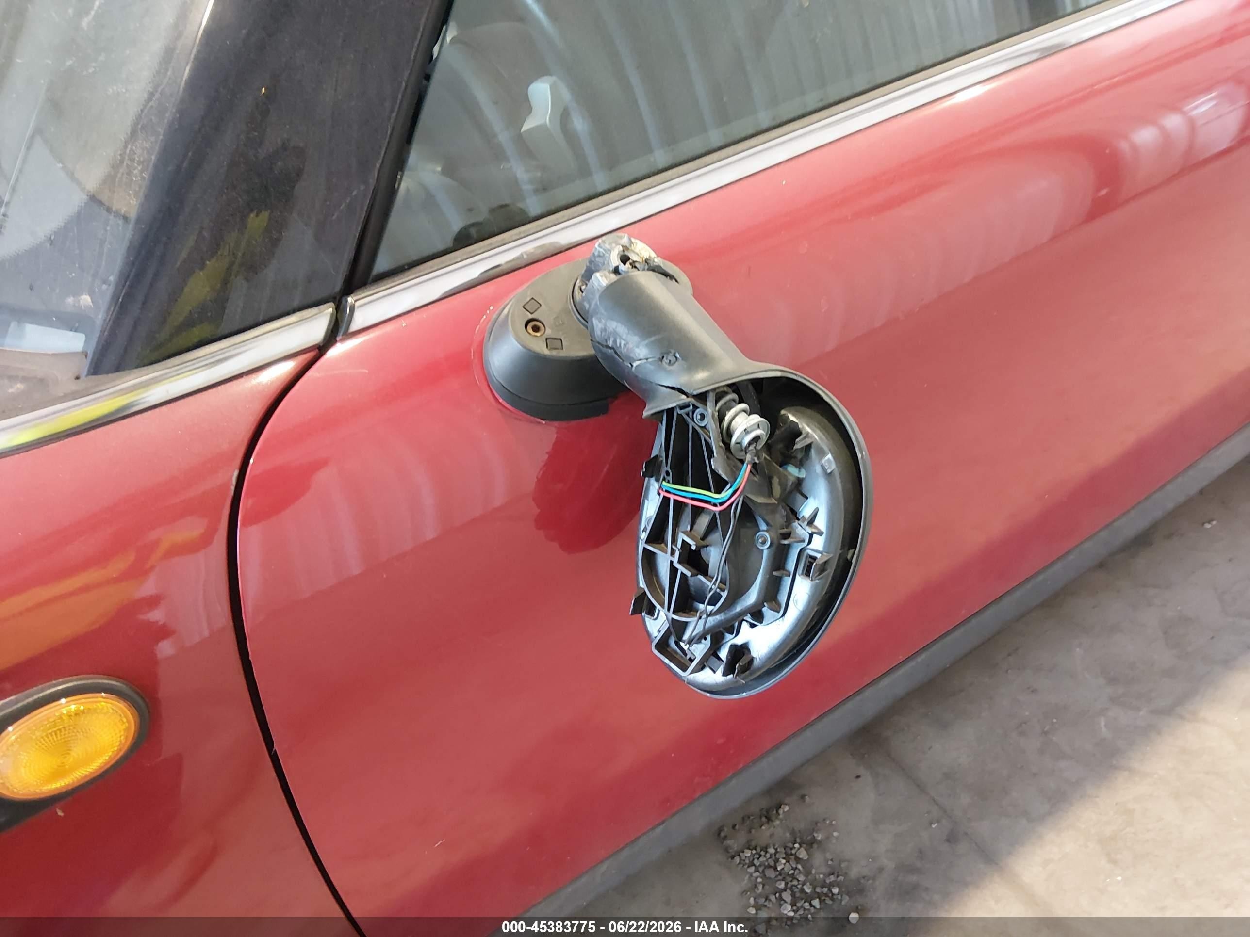 2007 Mini Cooper   Red vin: WMWMF33537TT58854