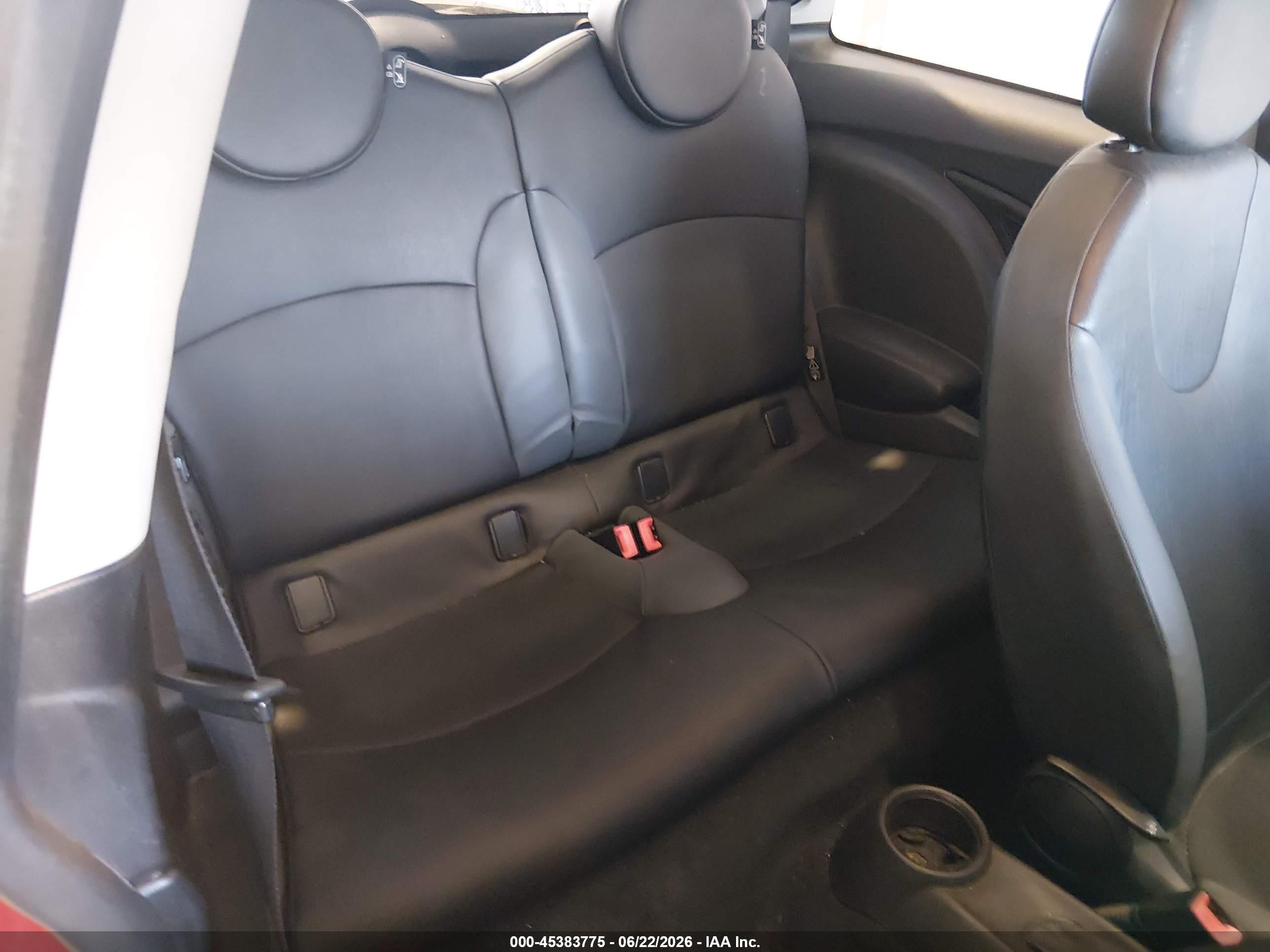 2007 Mini Cooper   Red vin: WMWMF33537TT58854