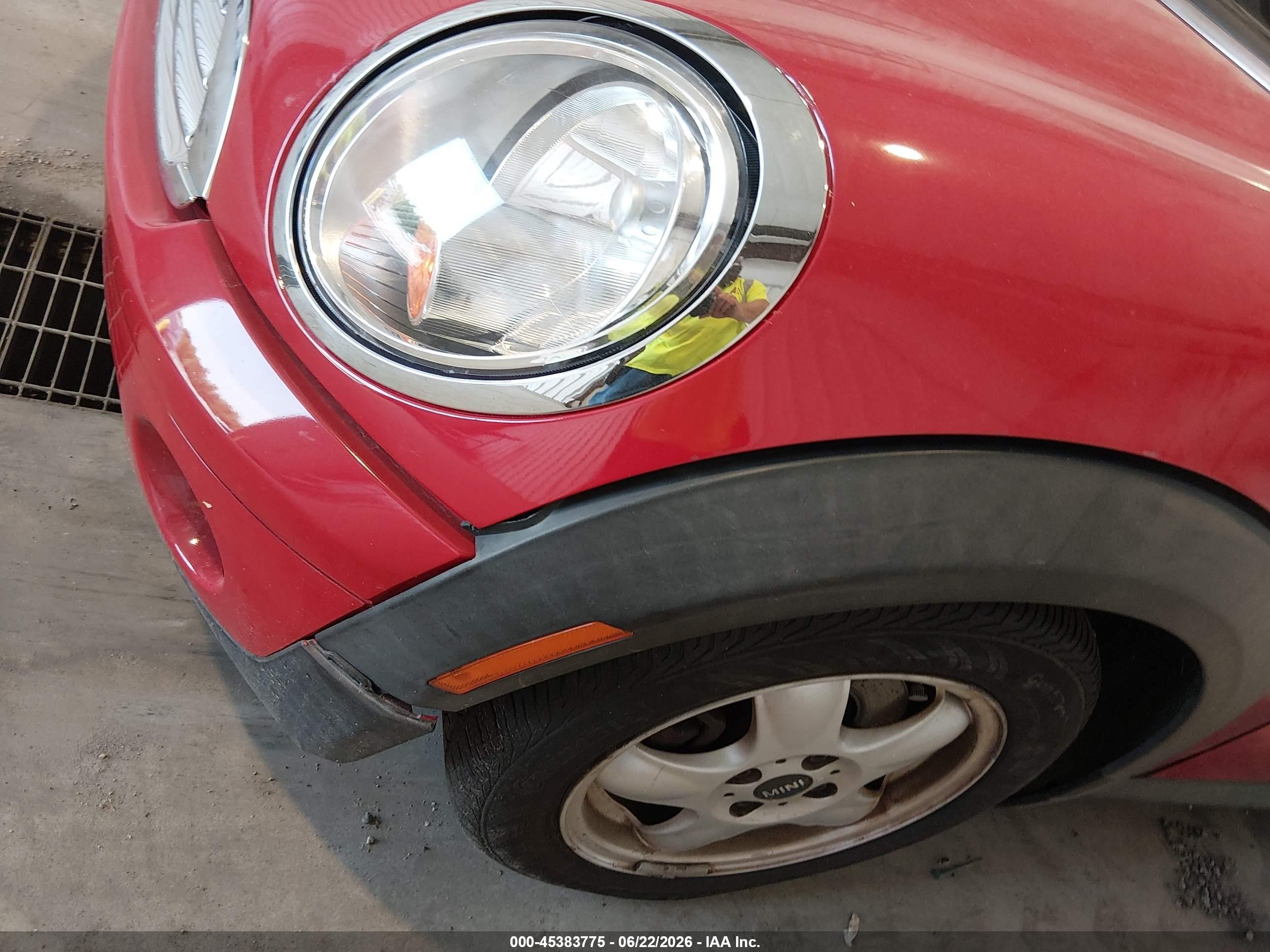 2007 Mini Cooper   Red vin: WMWMF33537TT58854