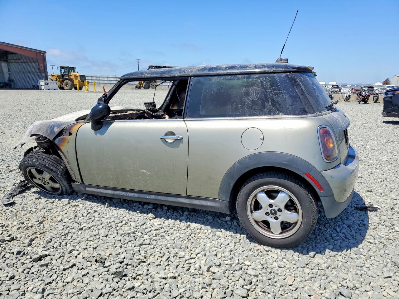 2008 Mini Cooper Silver vin: WMWMF33538TT61917