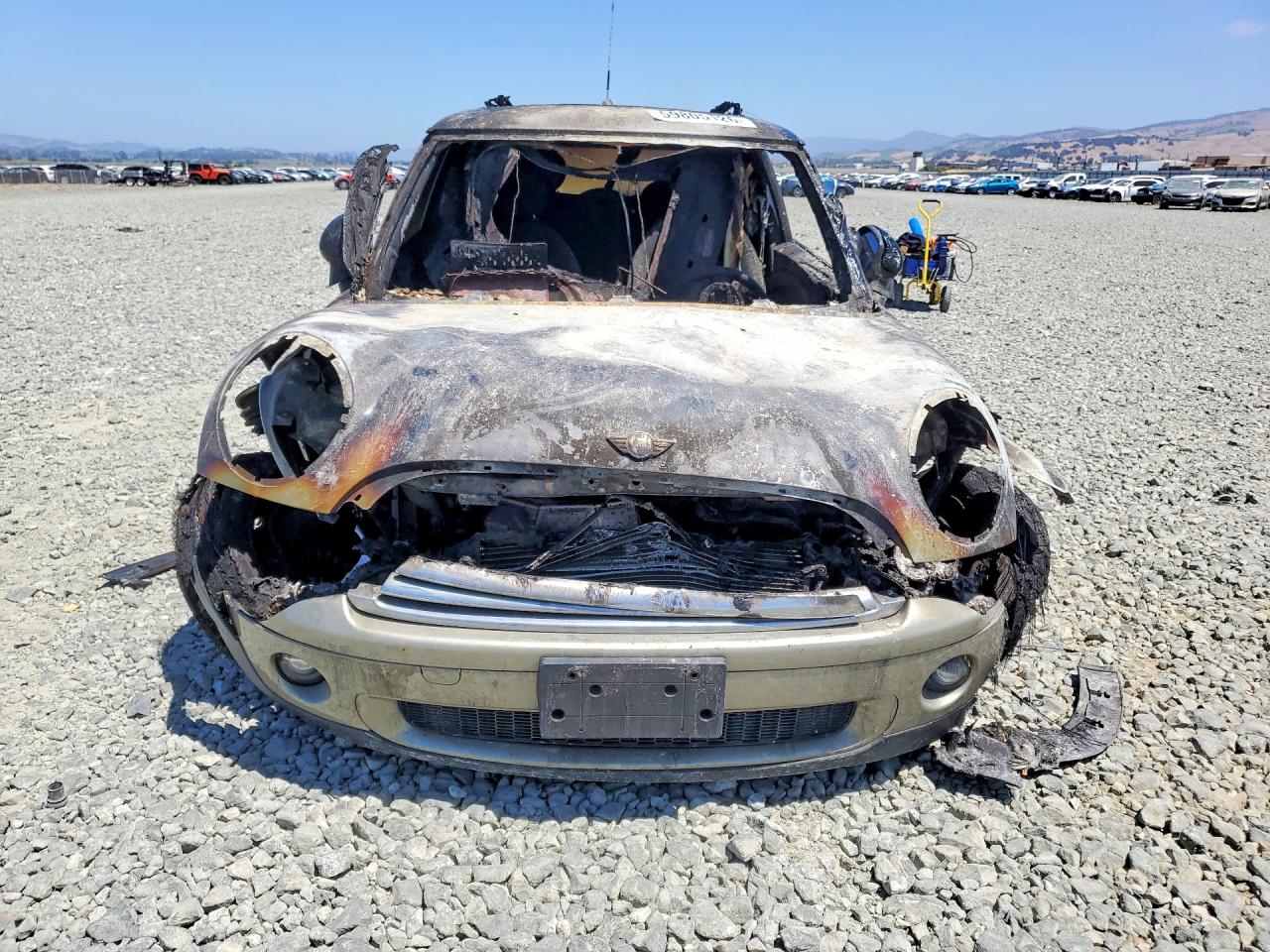 2008 Mini Cooper Silver vin: WMWMF33538TT61917