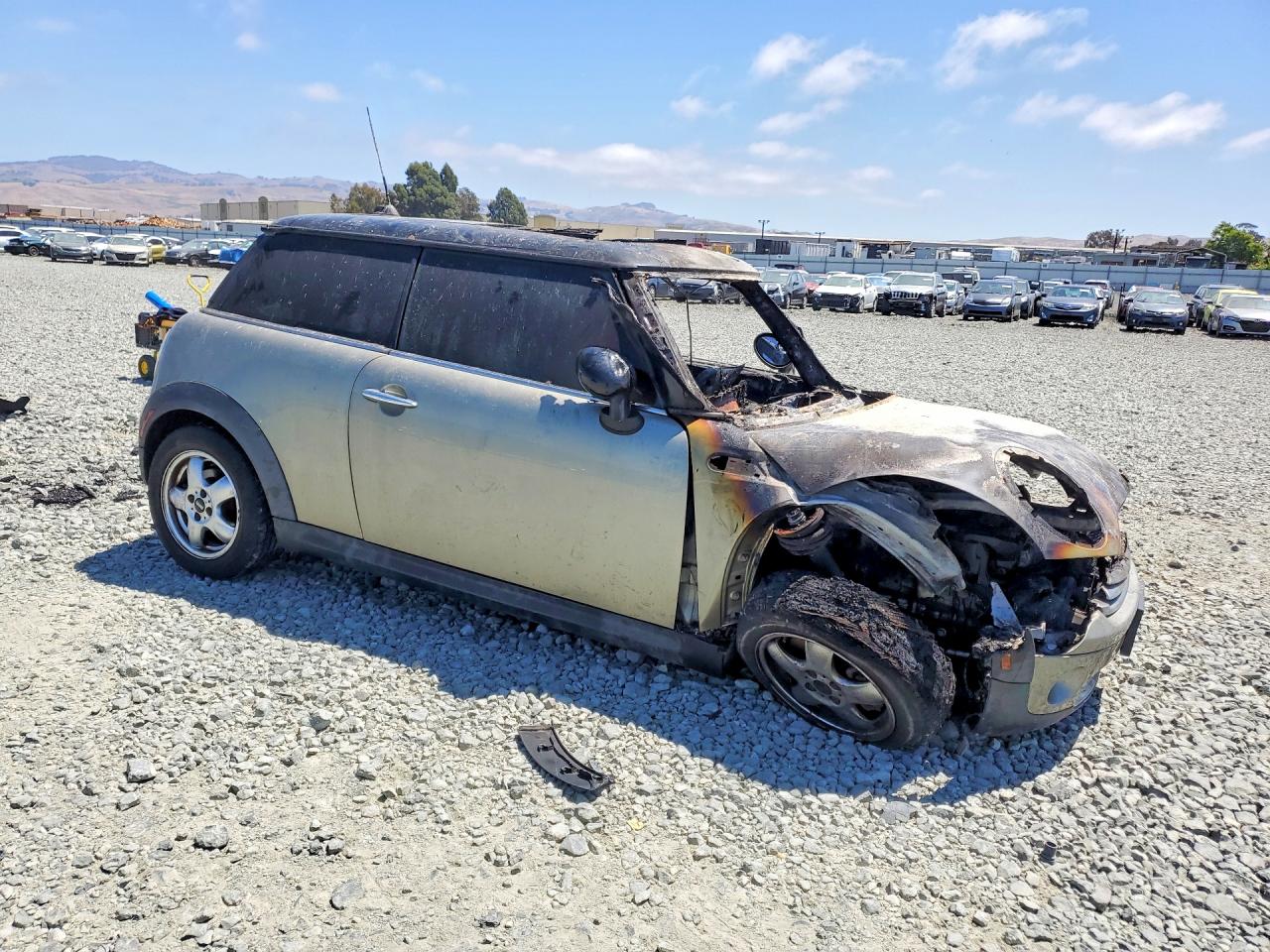 2008 Mini Cooper Silver vin: WMWMF33538TT61917