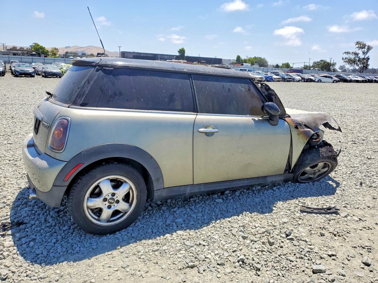 2008 Mini Cooper Silver vin: WMWMF33538TT61917