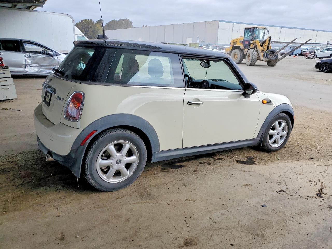 2008 Mini Cooper Cream vin: WMWMF33538TT64767