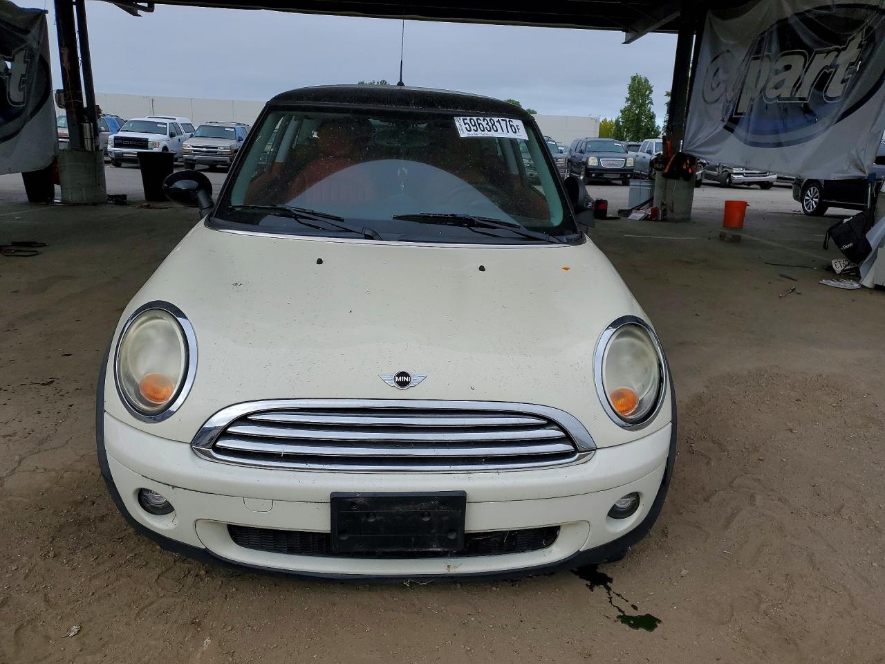 2008 Mini Cooper Cream vin: WMWMF33538TT64767