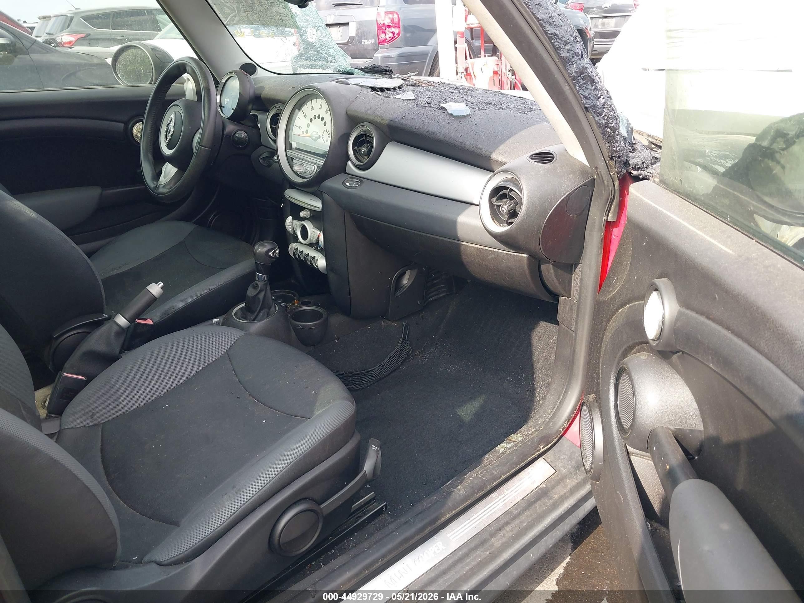 2008 Mini Cooper   Red vin: WMWMF33538TT65143