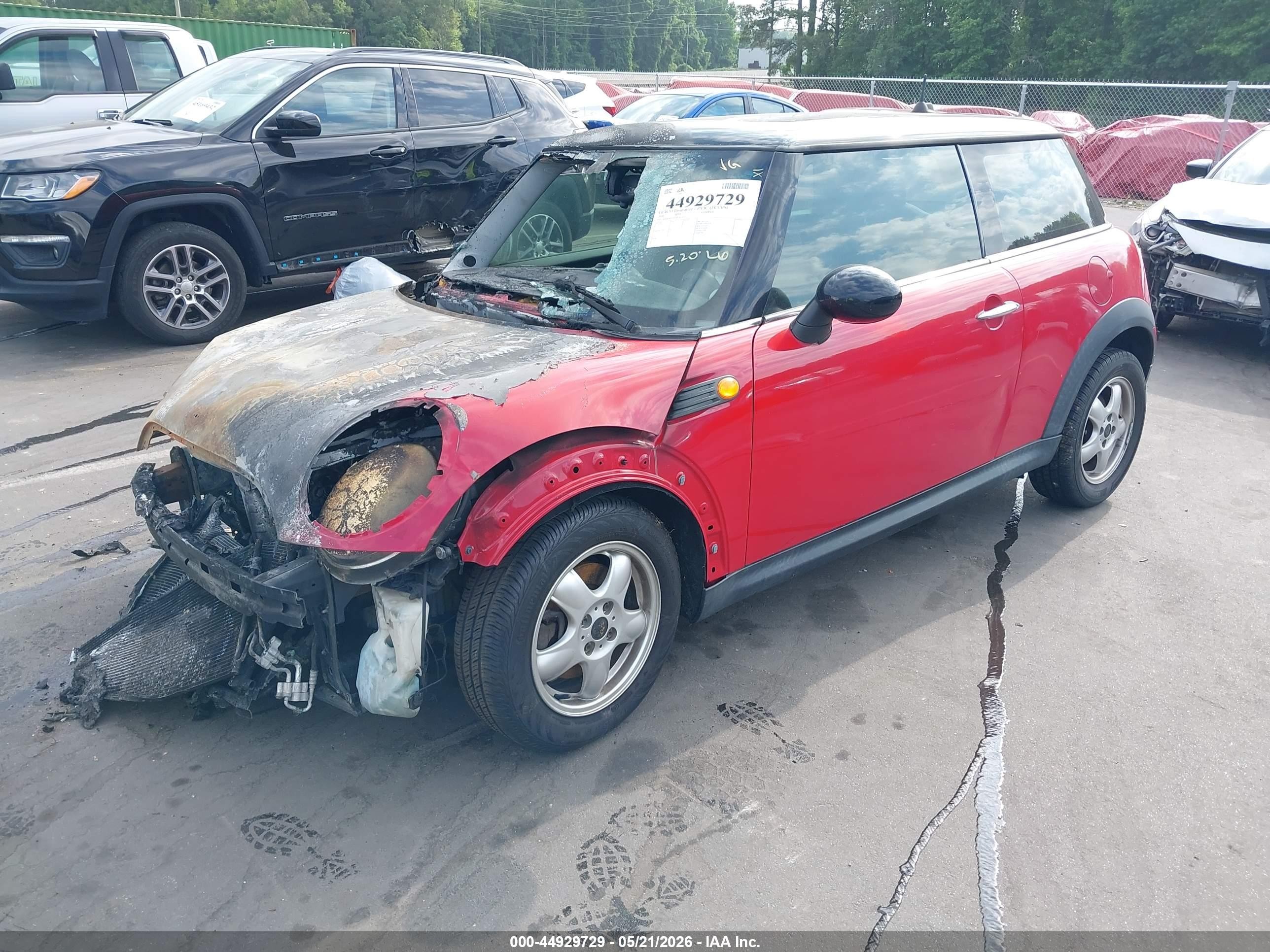 2008 Mini Cooper   Red vin: WMWMF33538TT65143
