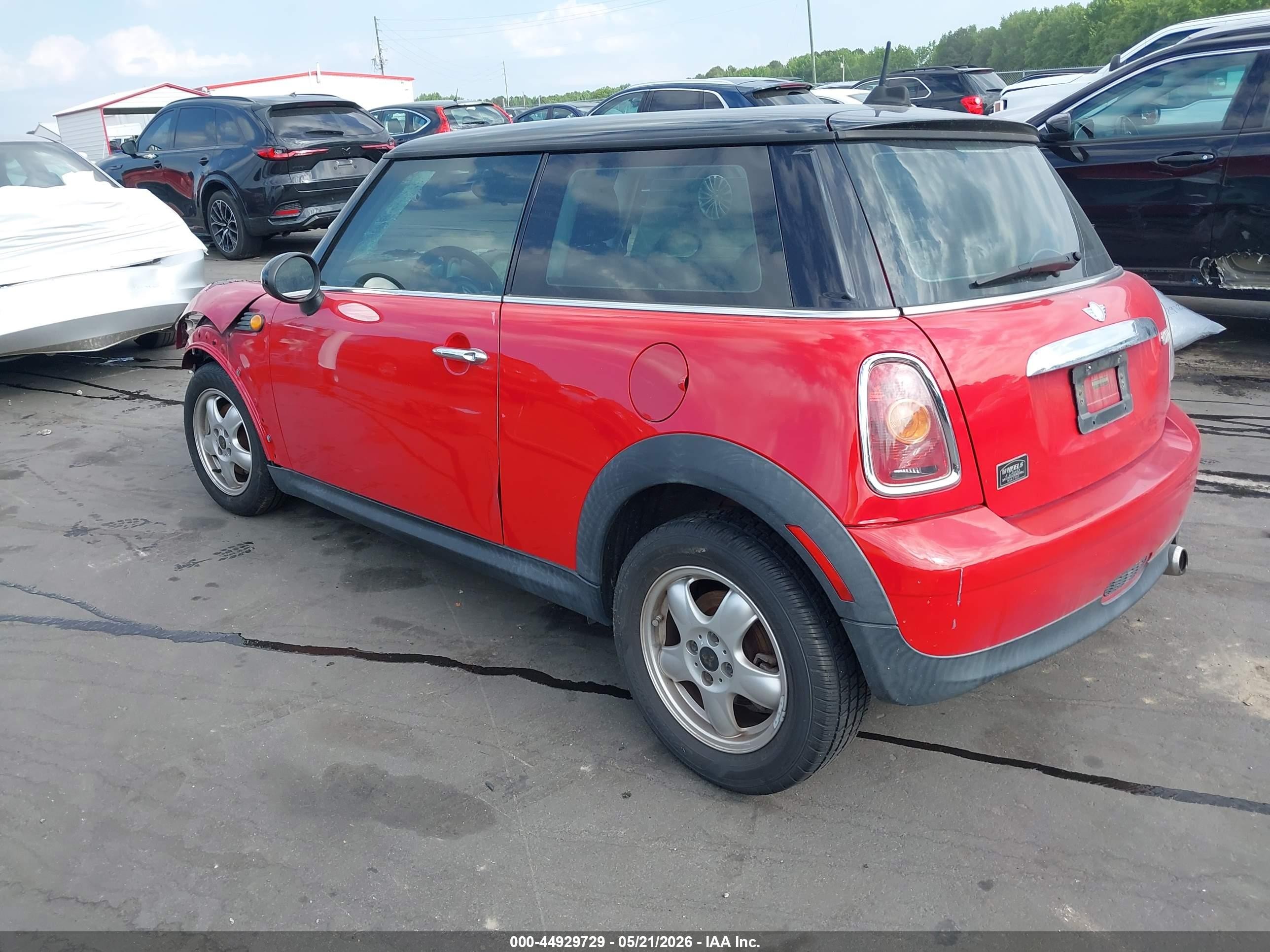 2008 Mini Cooper   Red vin: WMWMF33538TT65143