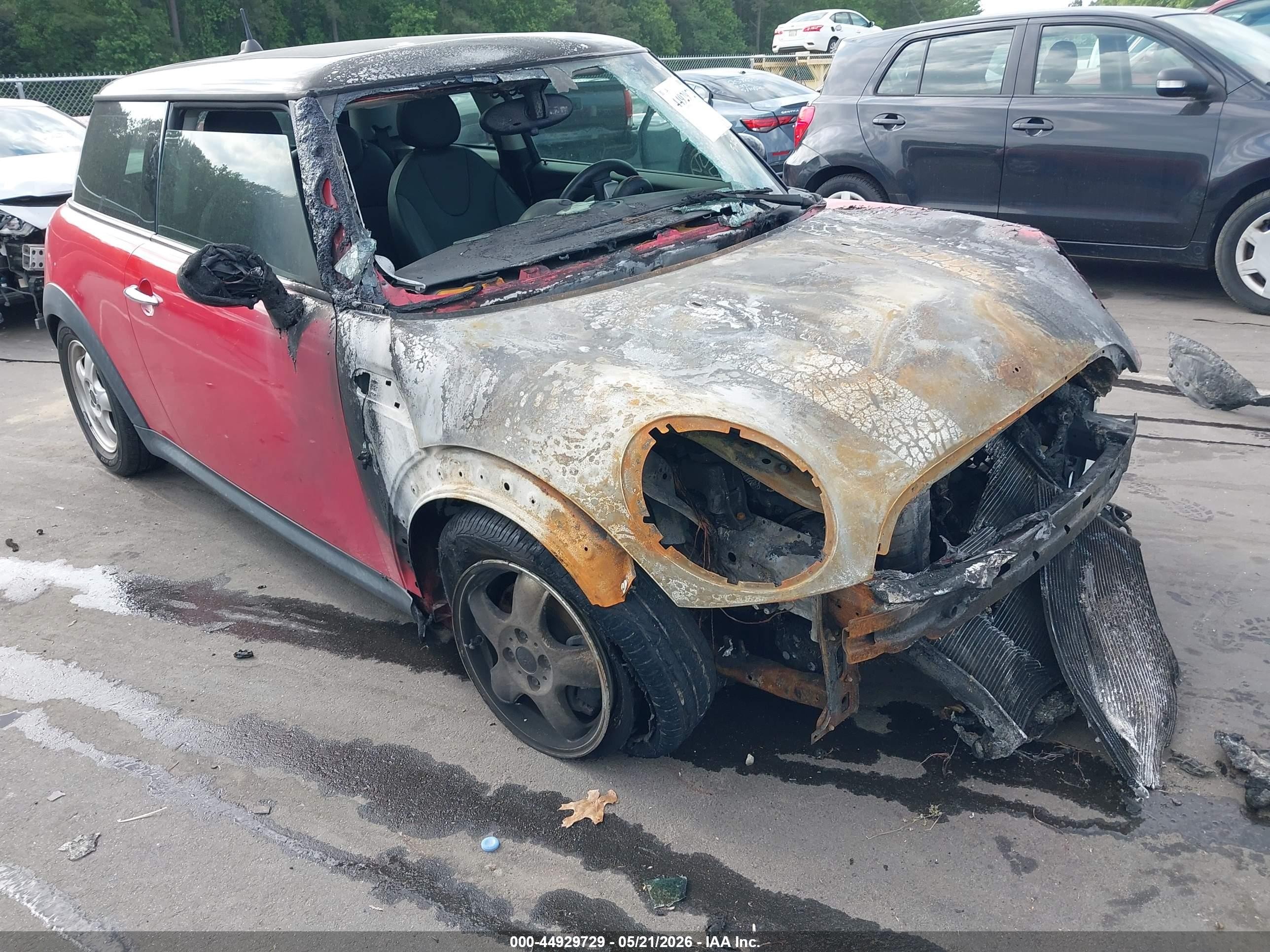 2008 Mini Cooper   Red vin: WMWMF33538TT65143