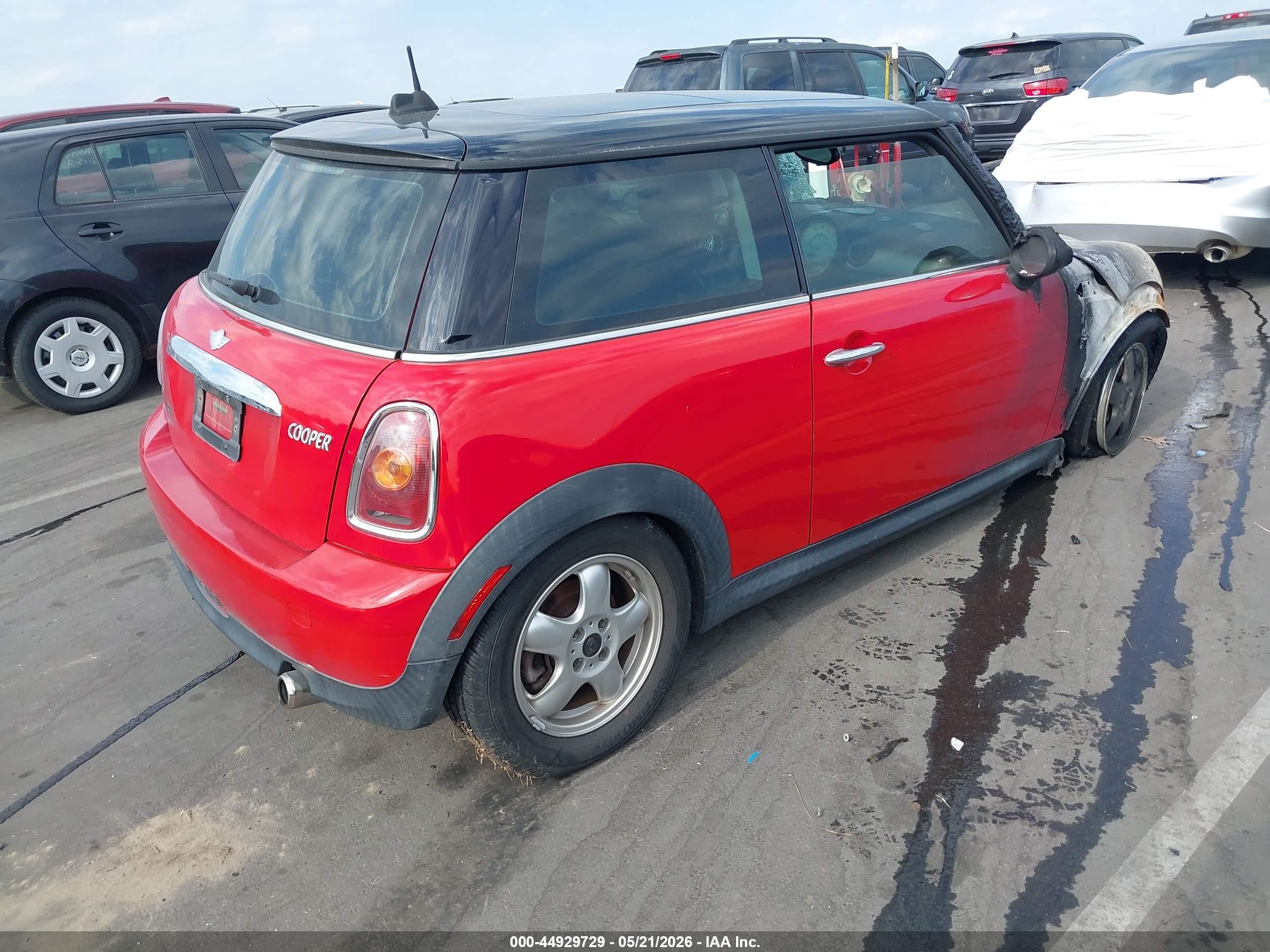2008 Mini Cooper   Red vin: WMWMF33538TT65143