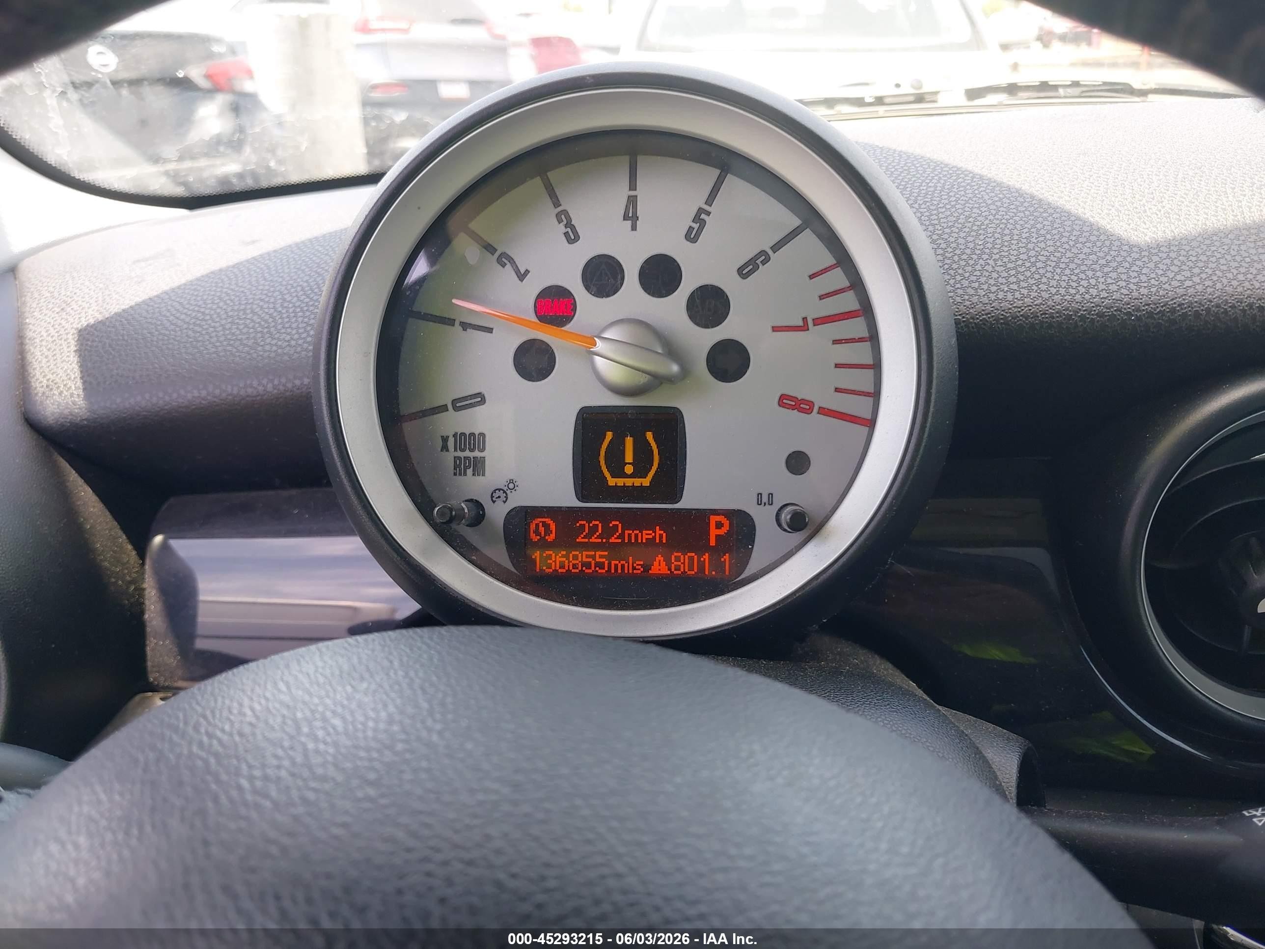 2009 Mini Cooper   Beige vin: WMWMF33539TW77786