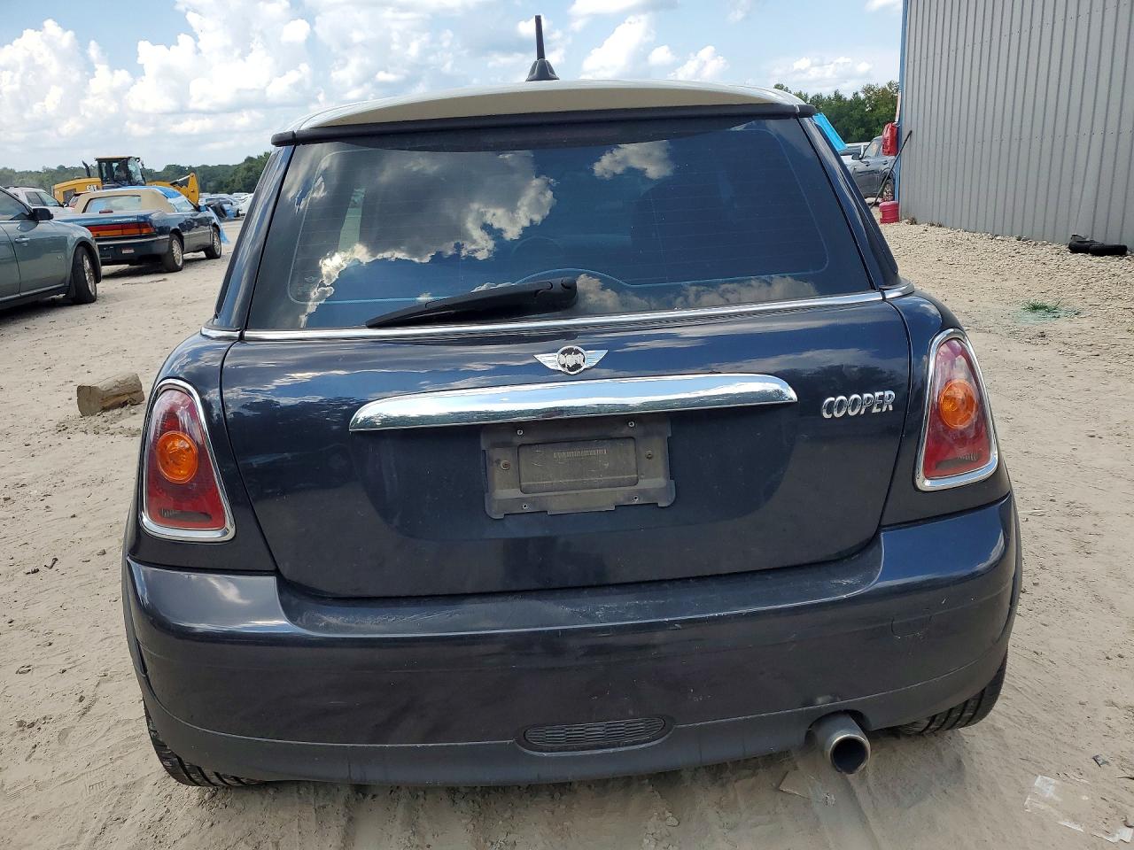2007 Mini Cooper Black vin: WMWMF33547TU62706