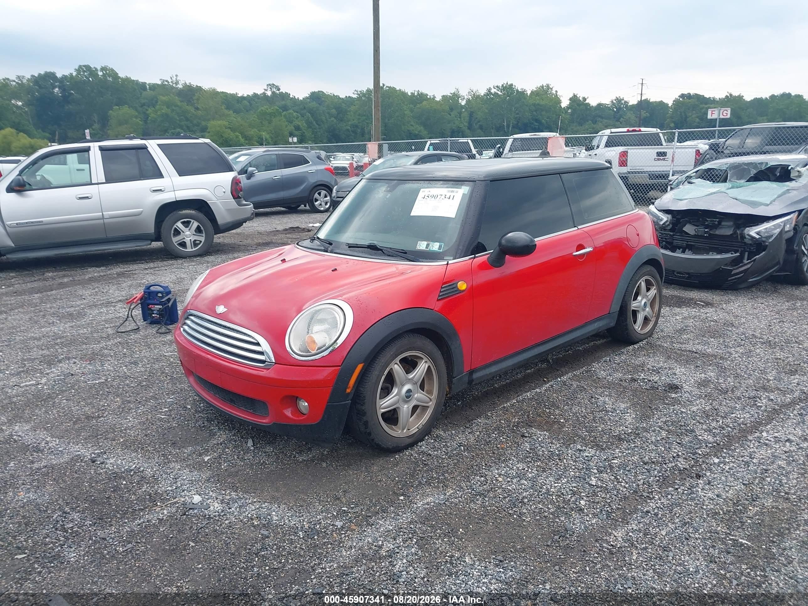 2009 Mini Cooper   Red vin: WMWMF33549TT69056