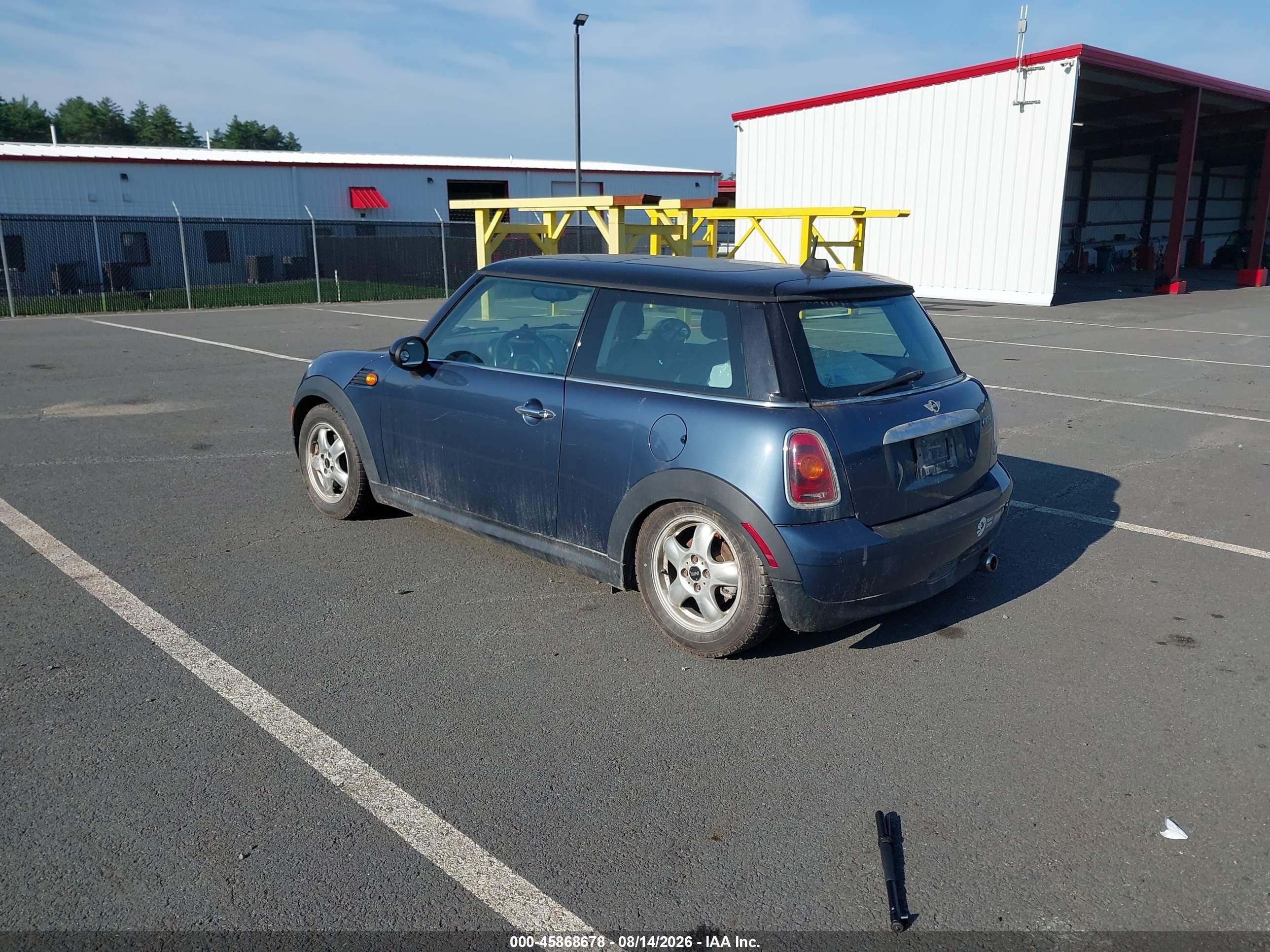 2009 Mini Cooper   Синий vin: WMWMF33549TU75572