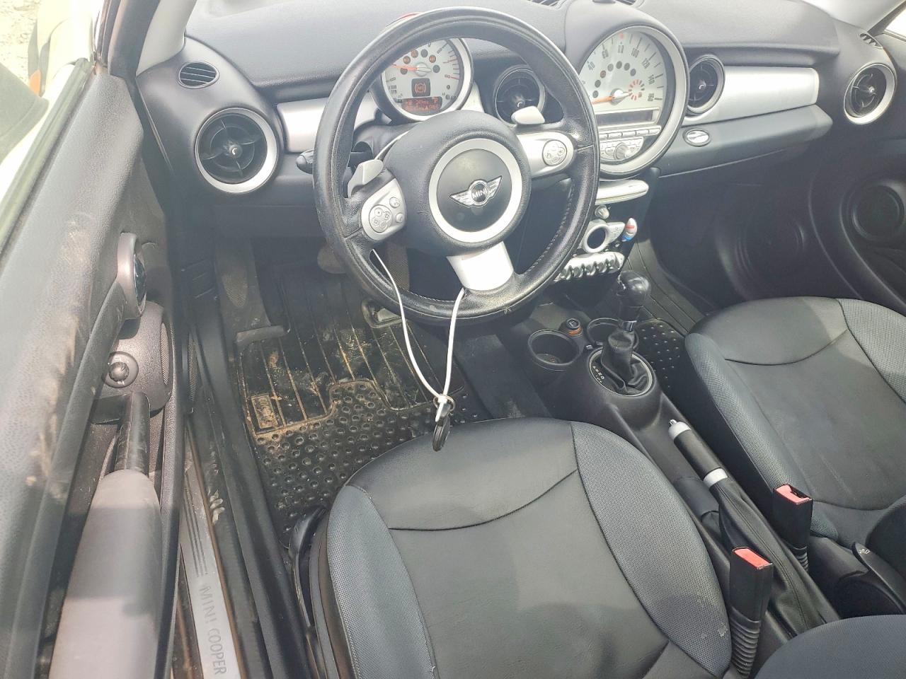 2009 Mini Cooper Tan vin: WMWMF33549TW74251