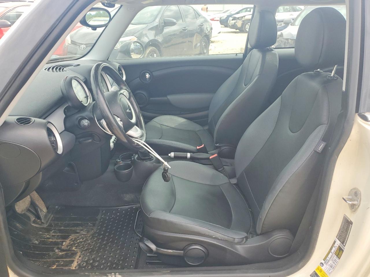 2009 Mini Cooper Tan vin: WMWMF33549TW74251
