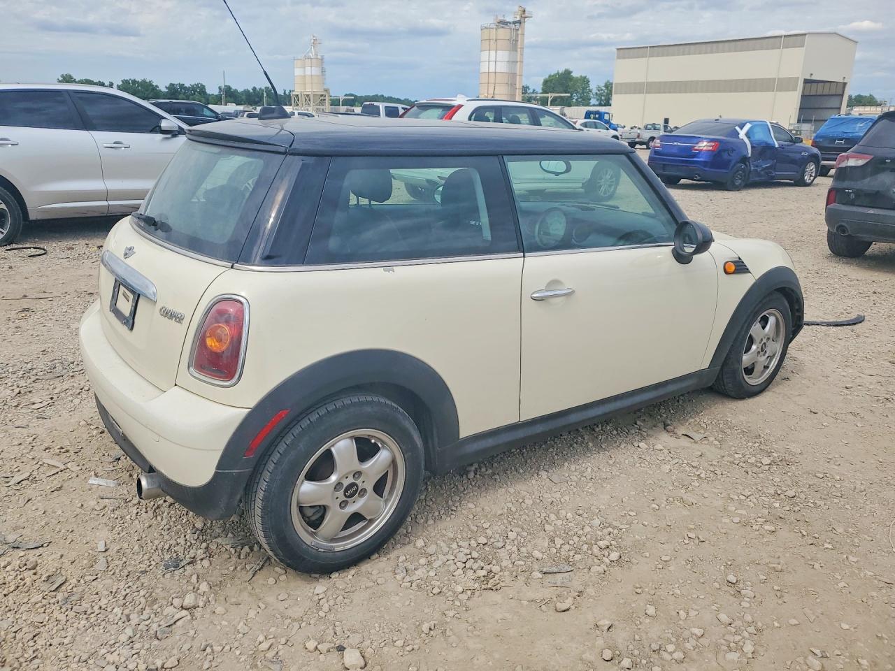 2009 Mini Cooper Tan vin: WMWMF33549TW74251