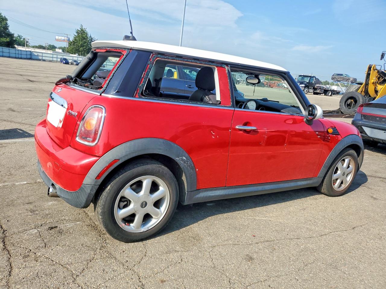 2007 Mini Cooper Red vin: WMWMF33557TT51758